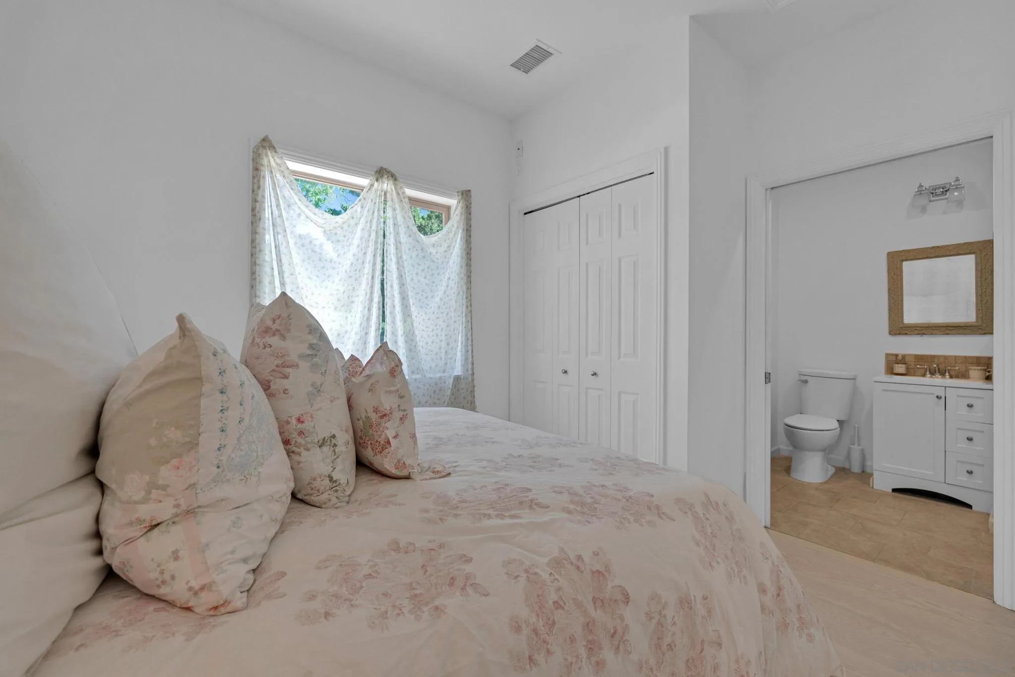 https://cdn.realtyfeed.com/cdn/127/250038327/1fcae327e0e7bafa48840bead0d6f59c.webp