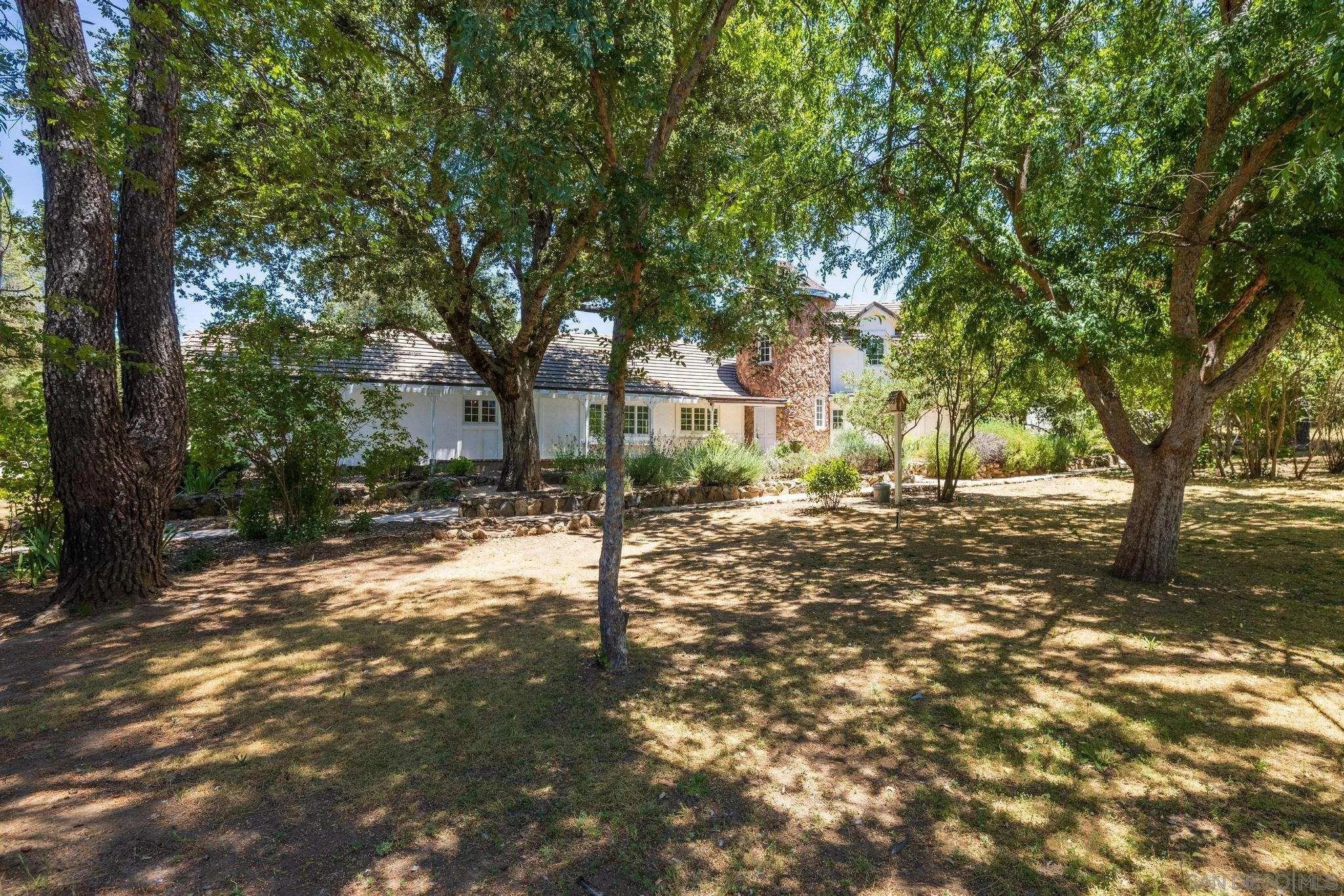 https://cdn.realtyfeed.com/cdn/127/250038327/2bd084bed3bae65f9f90e2ad6045923b.webp