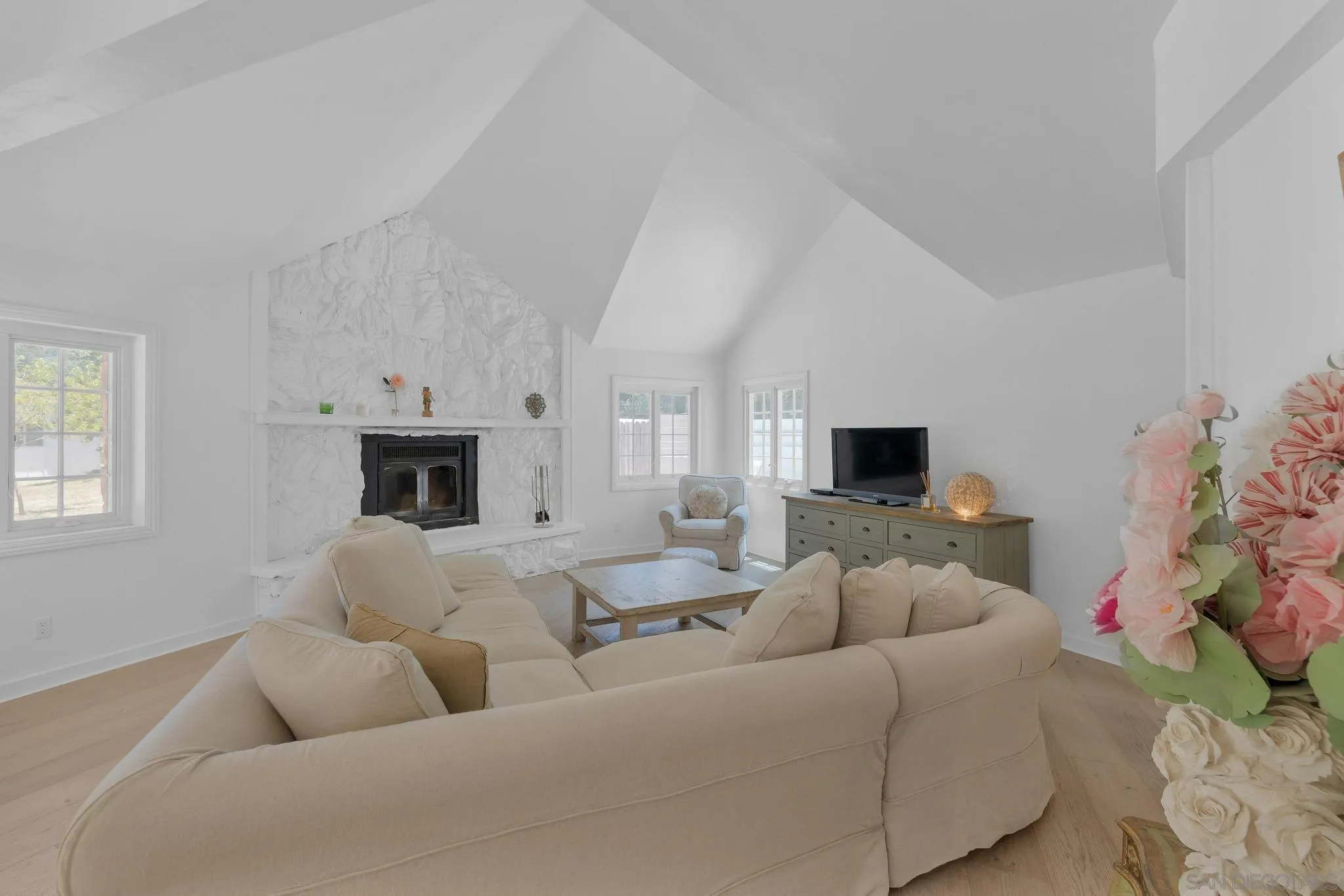 https://cdn.realtyfeed.com/cdn/127/250038327/86032bf2ee5ef45e02c96d2cb99470d6.webp