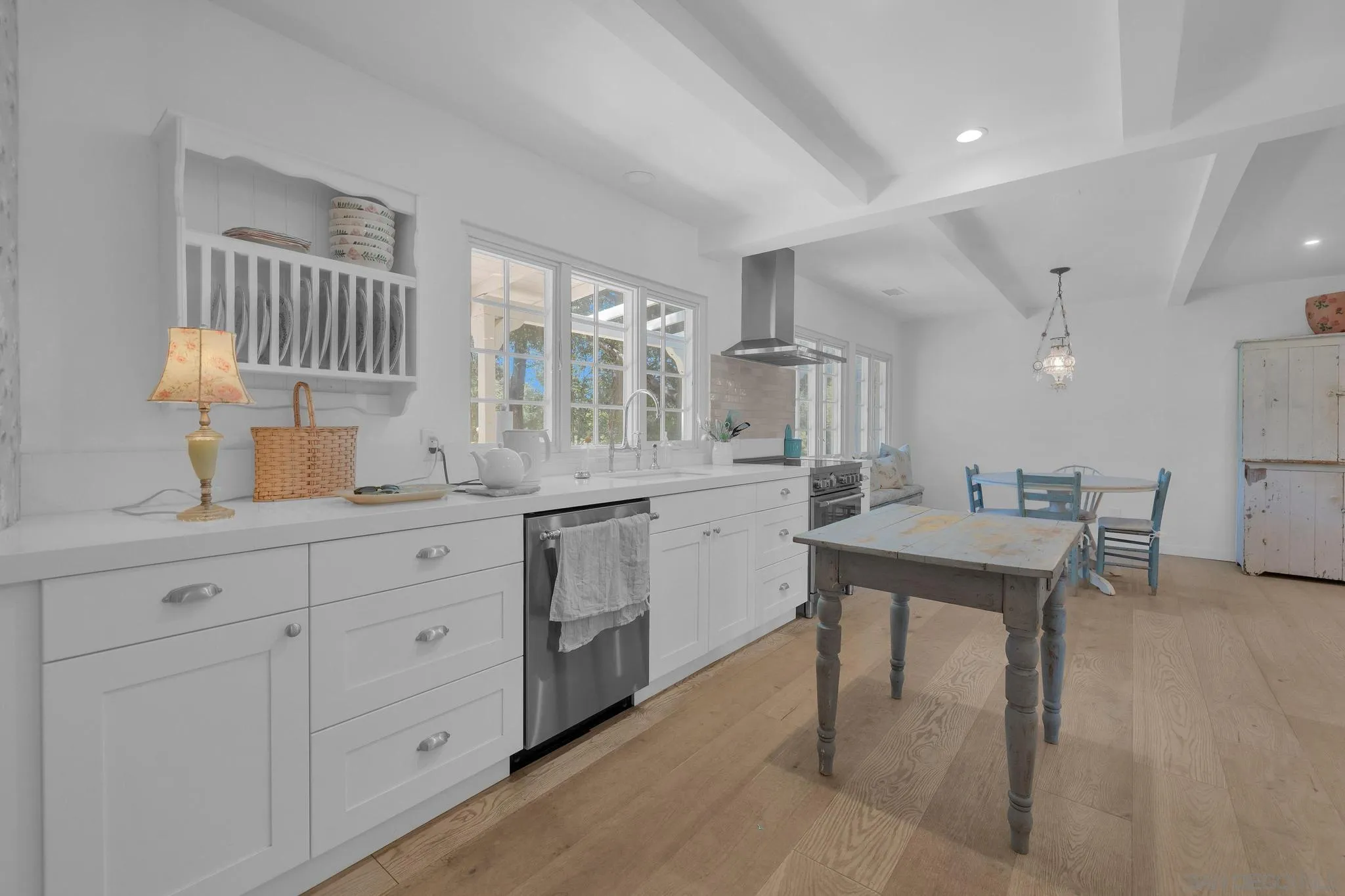 https://cdn.realtyfeed.com/cdn/127/250038327/aa87b50fe762487a3a3fd6a06173a1f1.webp