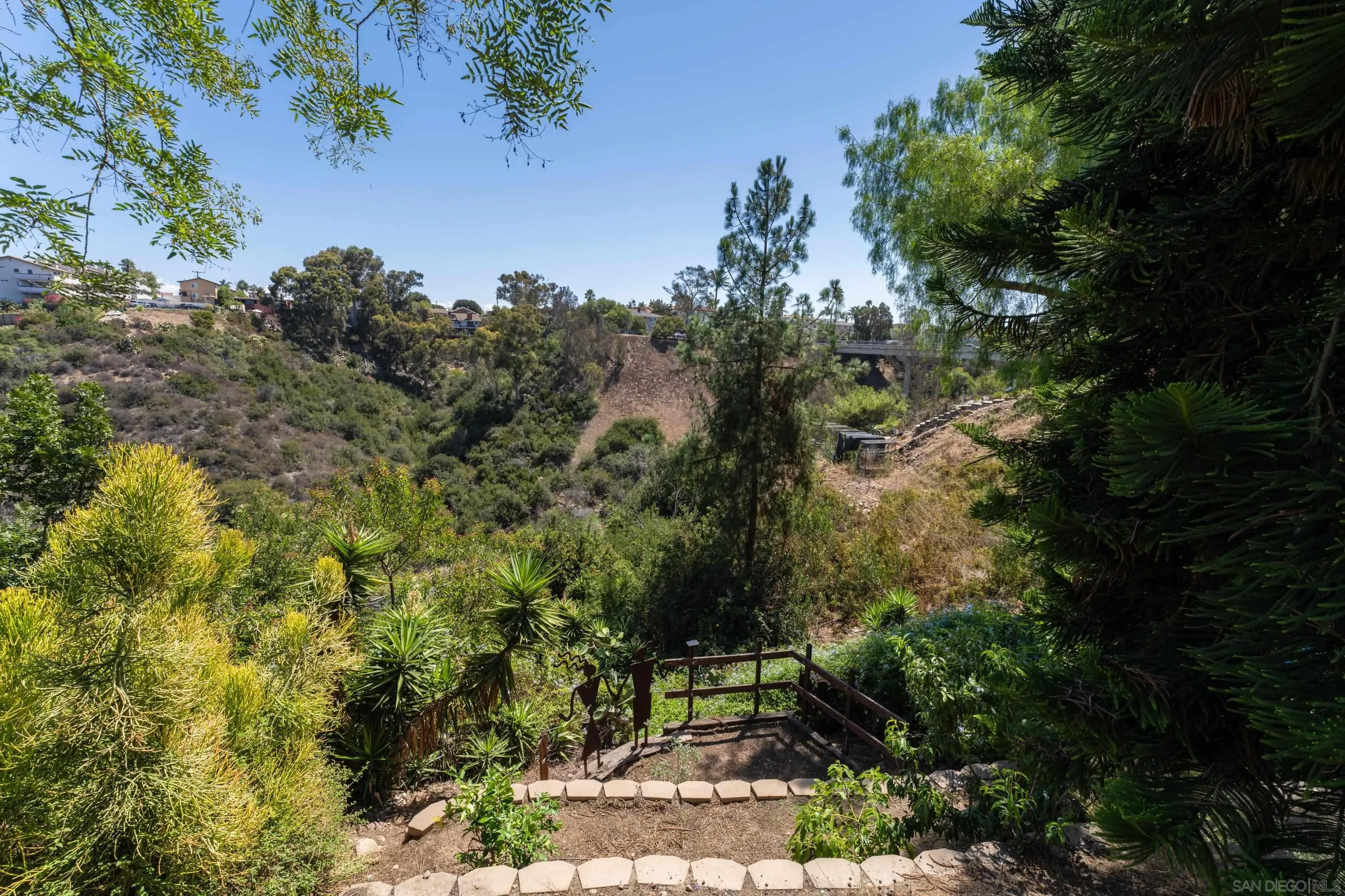 https://cdn.realtyfeed.com/cdn/127/250038330/24fdfbde008c26353d2fa36a00b65f85.webp