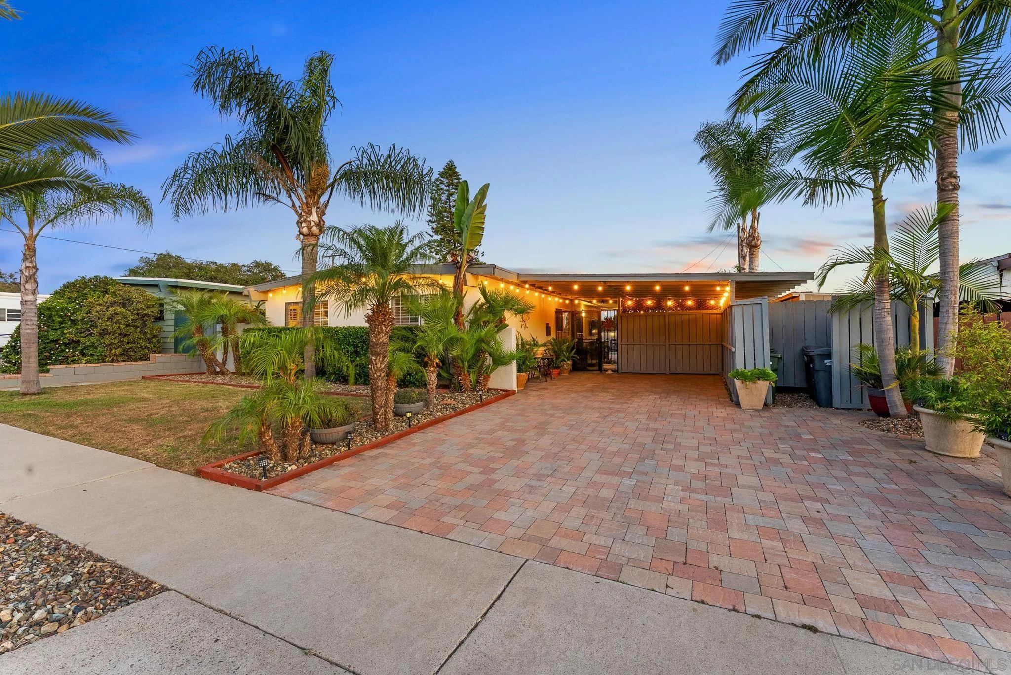 https://cdn.realtyfeed.com/cdn/127/250038331/6edeb3db6d5aebb97c71ce48323f2dab.webp