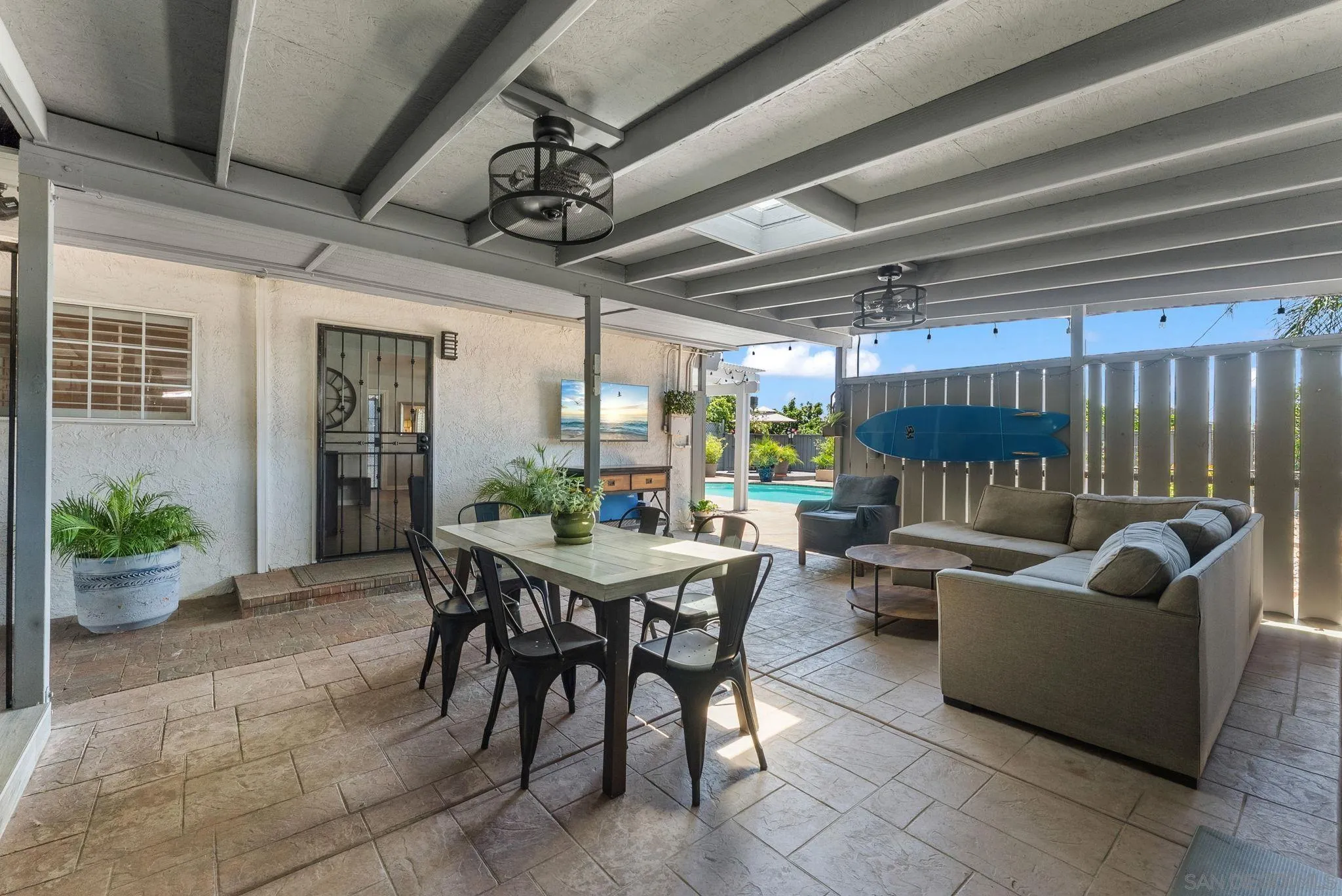 https://cdn.realtyfeed.com/cdn/127/250038331/965d0d0fc89aeb46f6aa78a8cd15c8f6.webp