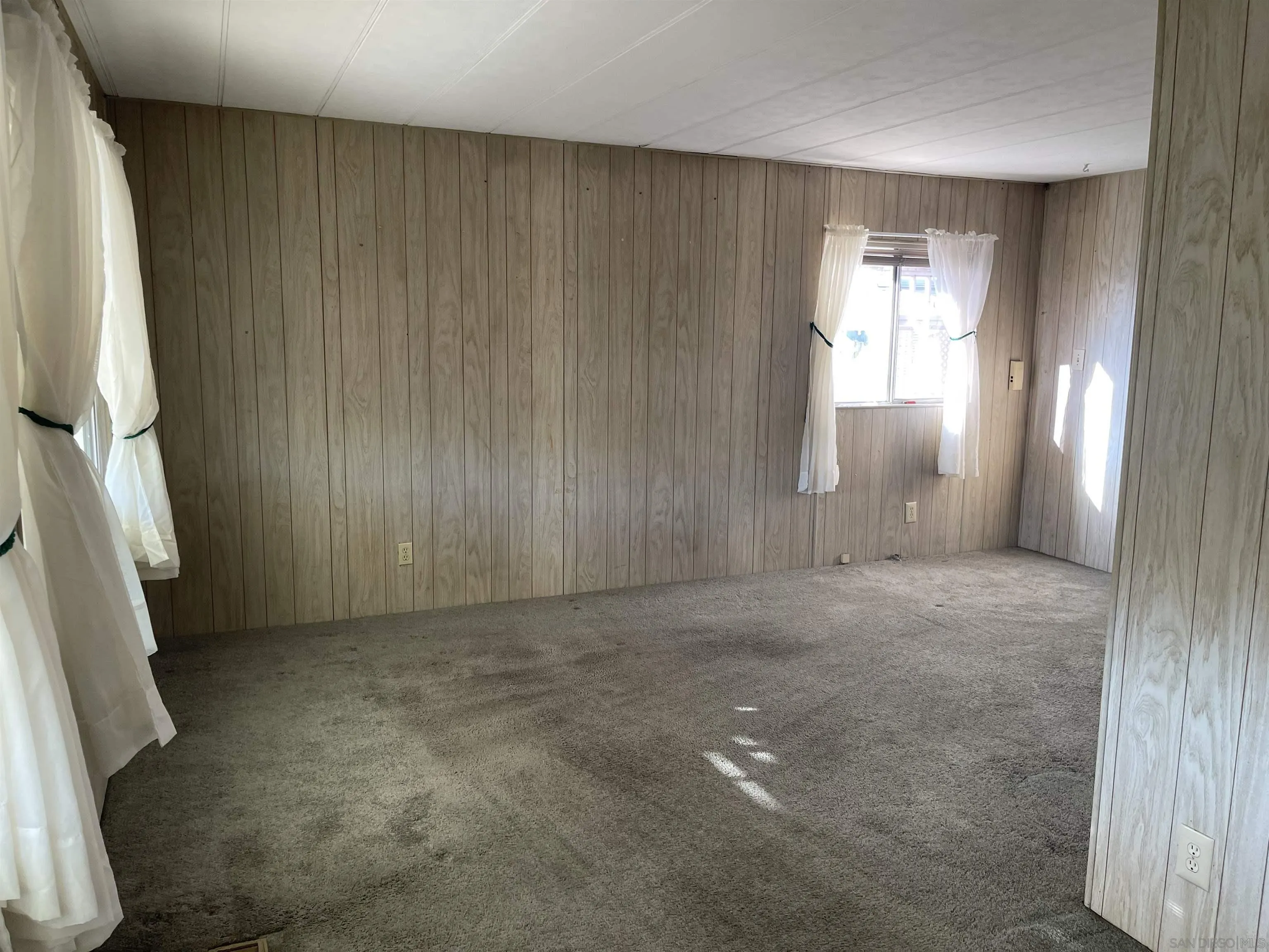 https://cdn.realtyfeed.com/cdn/127/250038333/c906a679a2c3d43d5af1b0a218c77ae0.webp