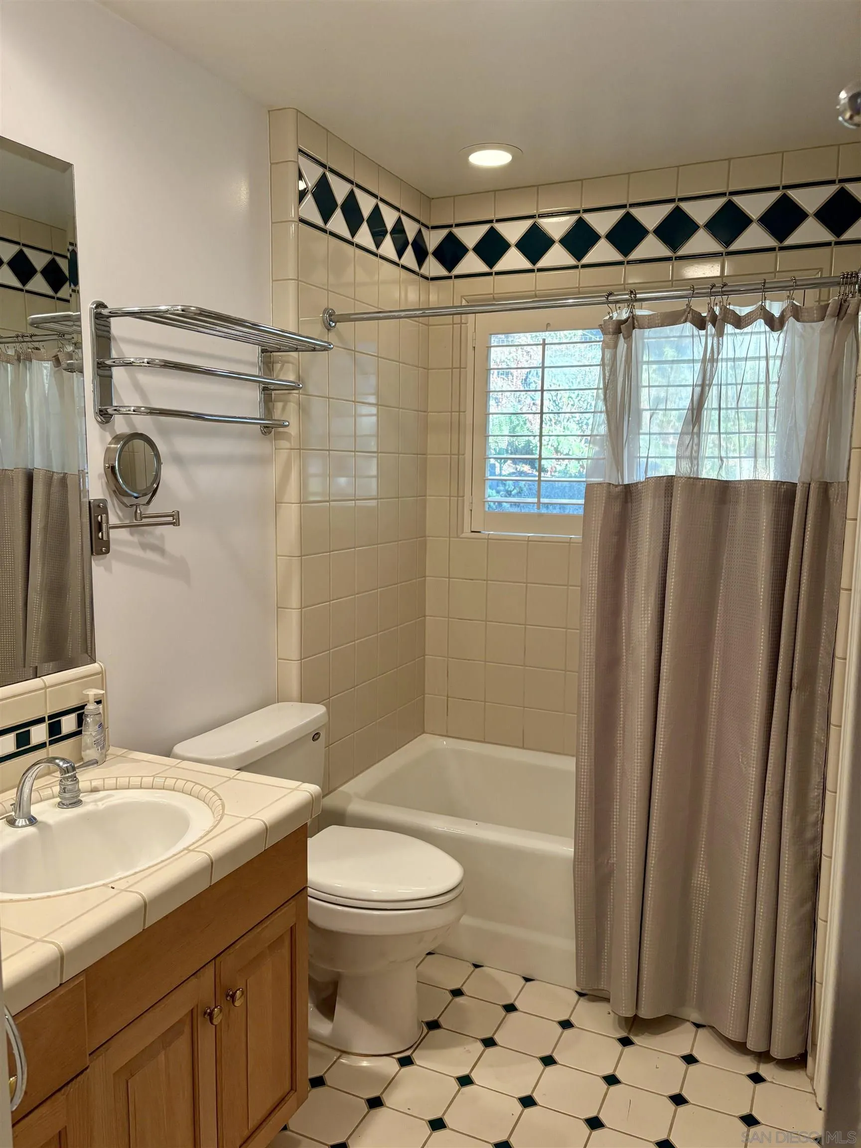 https://cdn.realtyfeed.com/cdn/127/250038334/304a515e8dc84aea9e41c7edb2632f87.webp