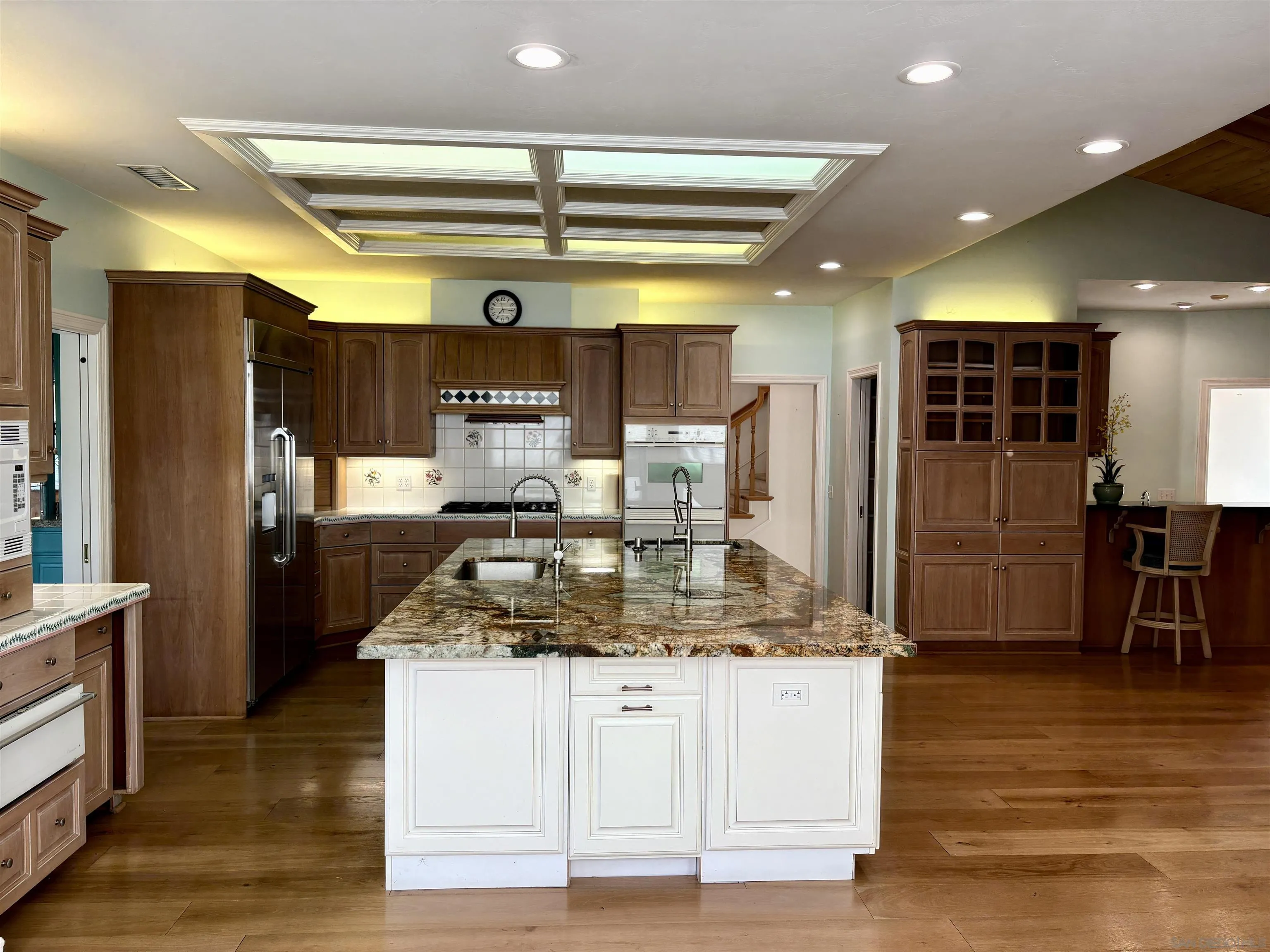 https://cdn.realtyfeed.com/cdn/127/250038334/33bd617ccc87d1c469369f6d748d2f6a.webp