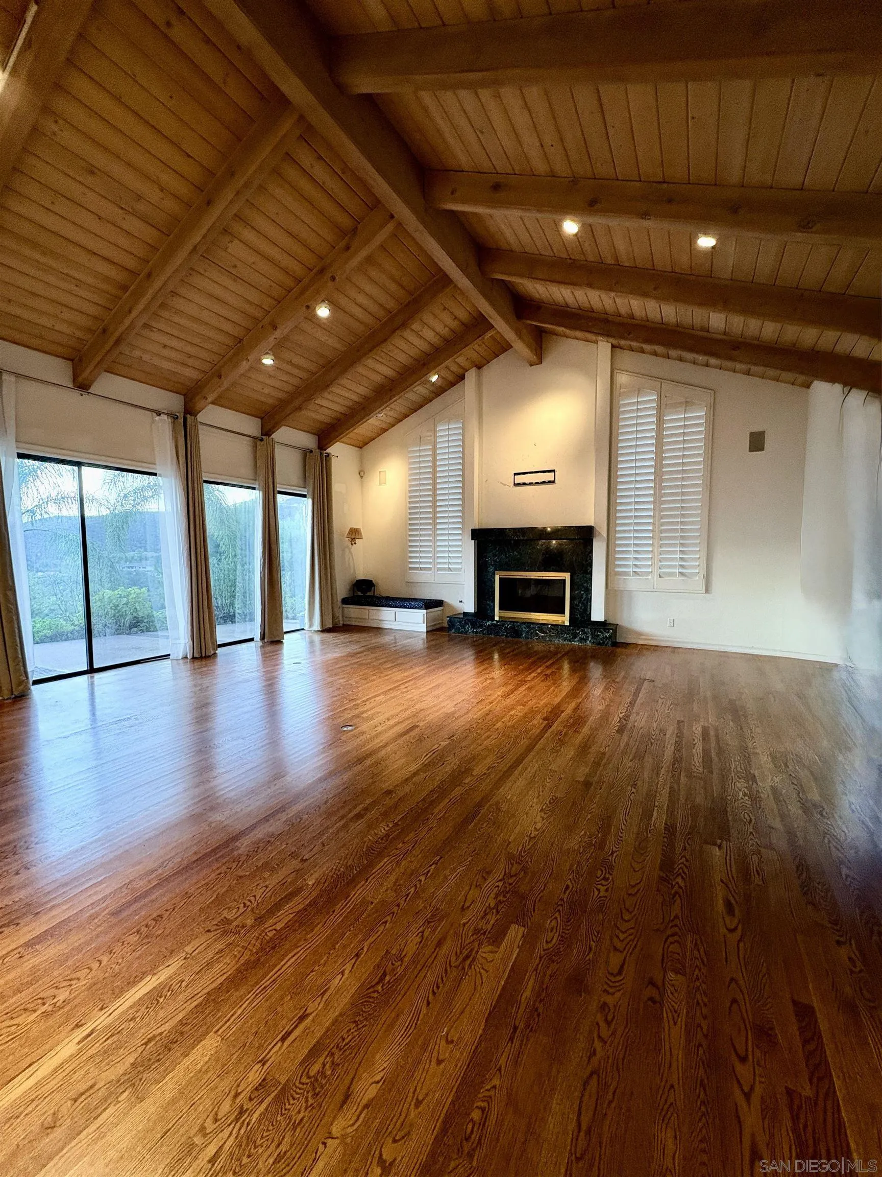 https://cdn.realtyfeed.com/cdn/127/250038334/379c3401dee8540555c3372551e8a59b.webp