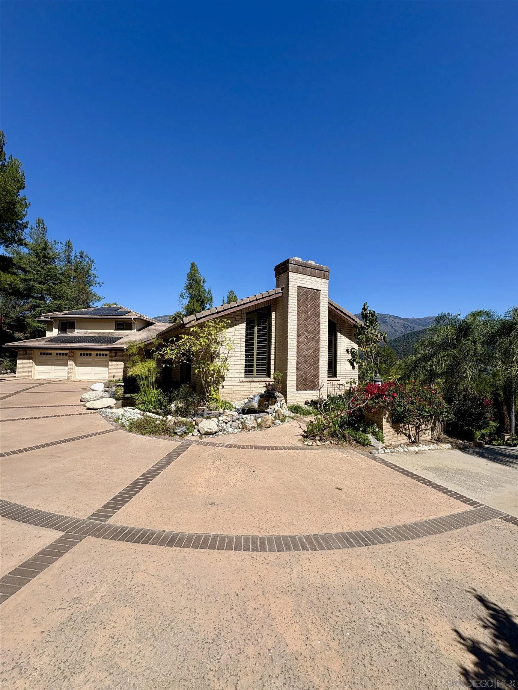 https://cdn.realtyfeed.com/cdn/127/250038334/6ef0249d939aaf8e5eeff2200e004e94.webp