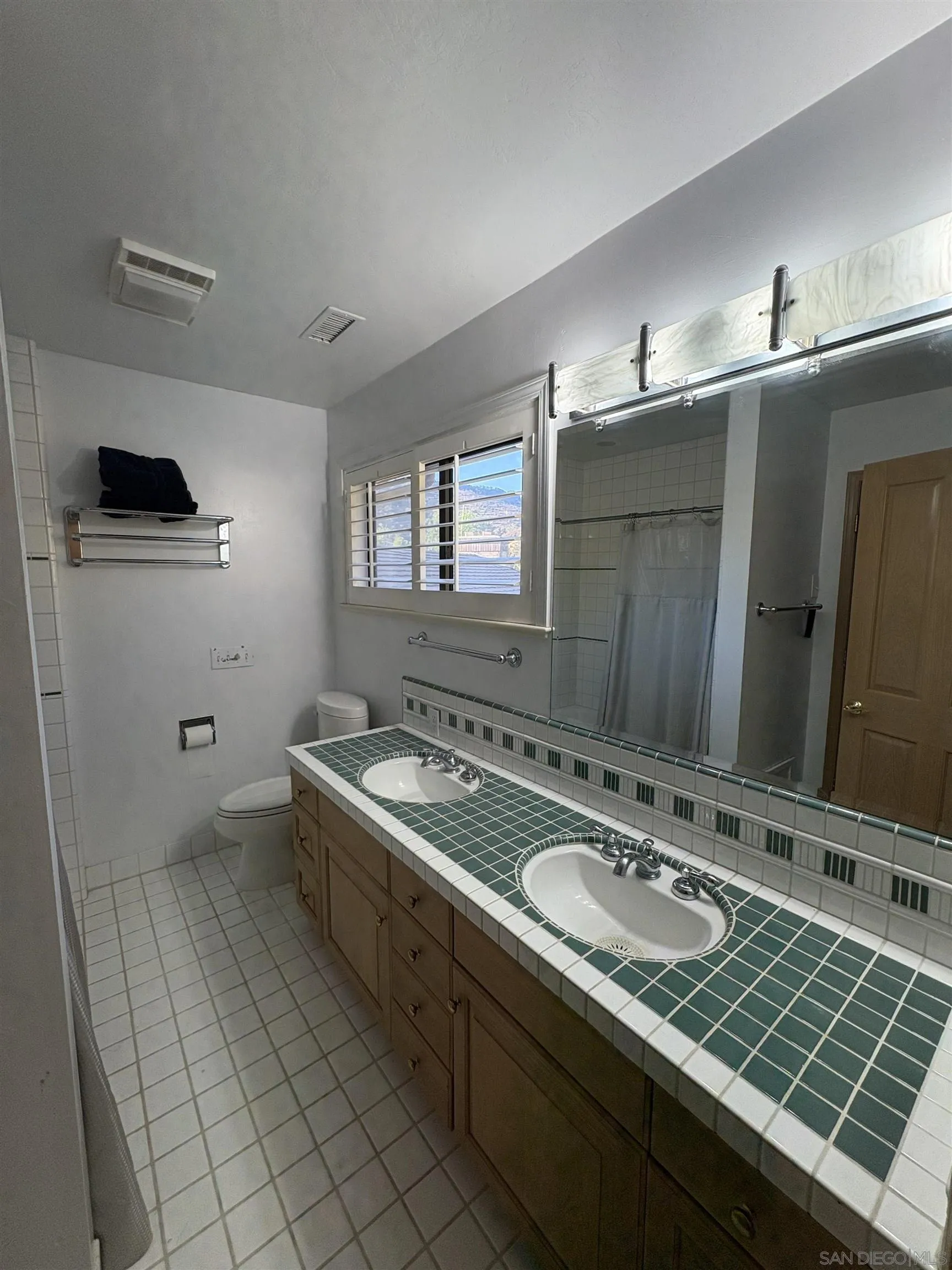 https://cdn.realtyfeed.com/cdn/127/250038334/83f75d689540f52d7a4f8e124a245959.webp