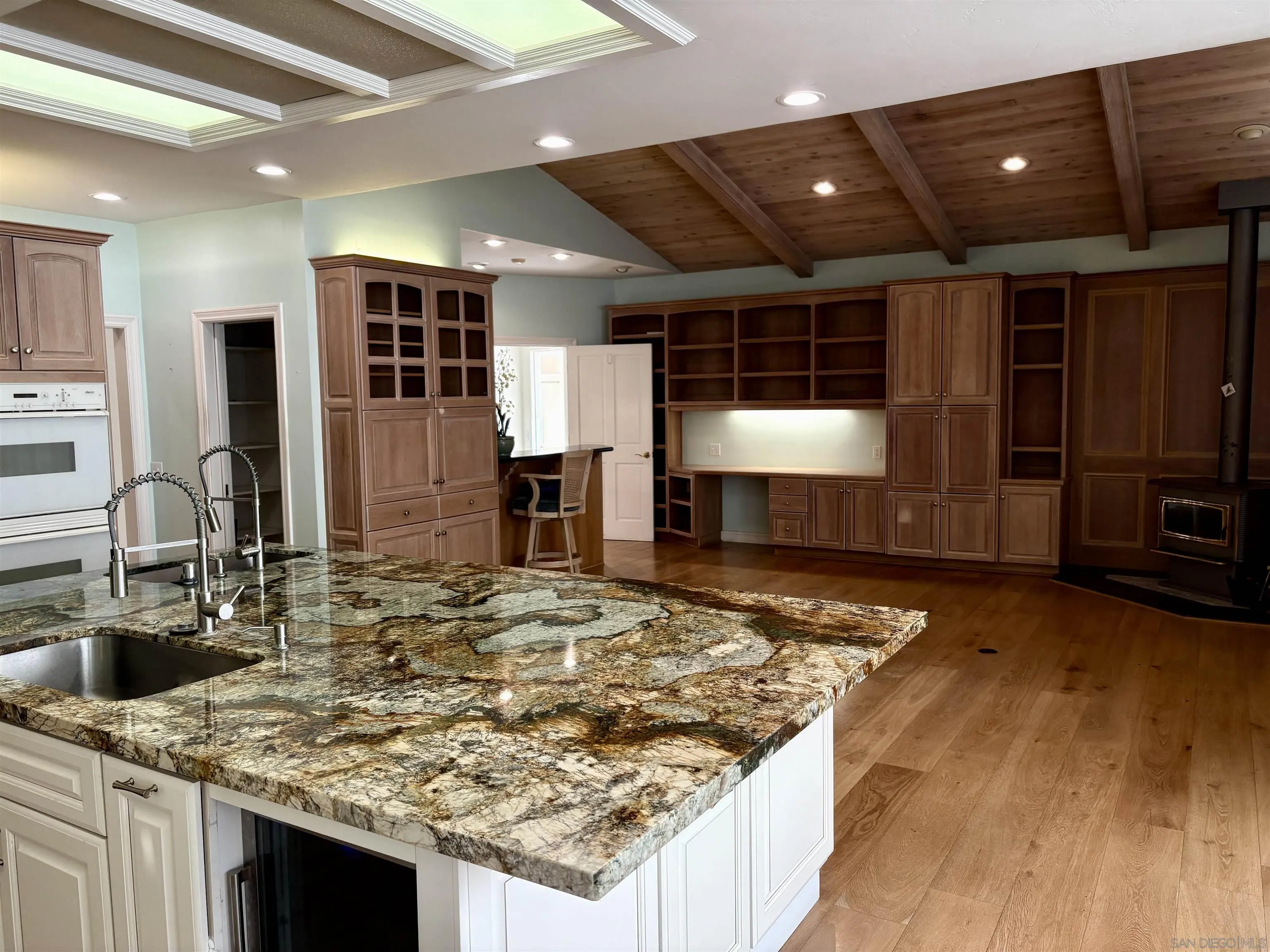 https://cdn.realtyfeed.com/cdn/127/250038334/9520746bb1ed5ae4e7aca5f2a2541c52.webp