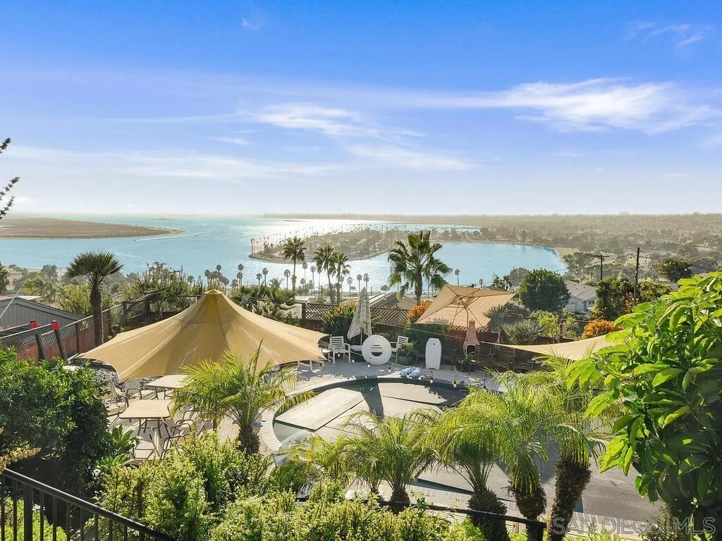 https://cdn.realtyfeed.com/cdn/127/250038335/cd80fe1160bb1d15e60f58d27e4de189.webp