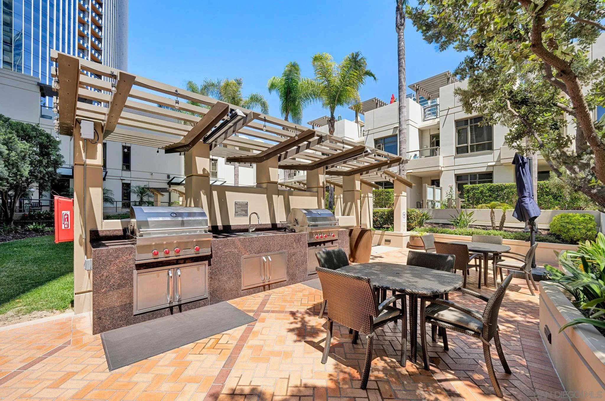 https://cdn.realtyfeed.com/cdn/127/250038343/2bd372f4cc7f1ba60bf3c61d5ae439ba.webp