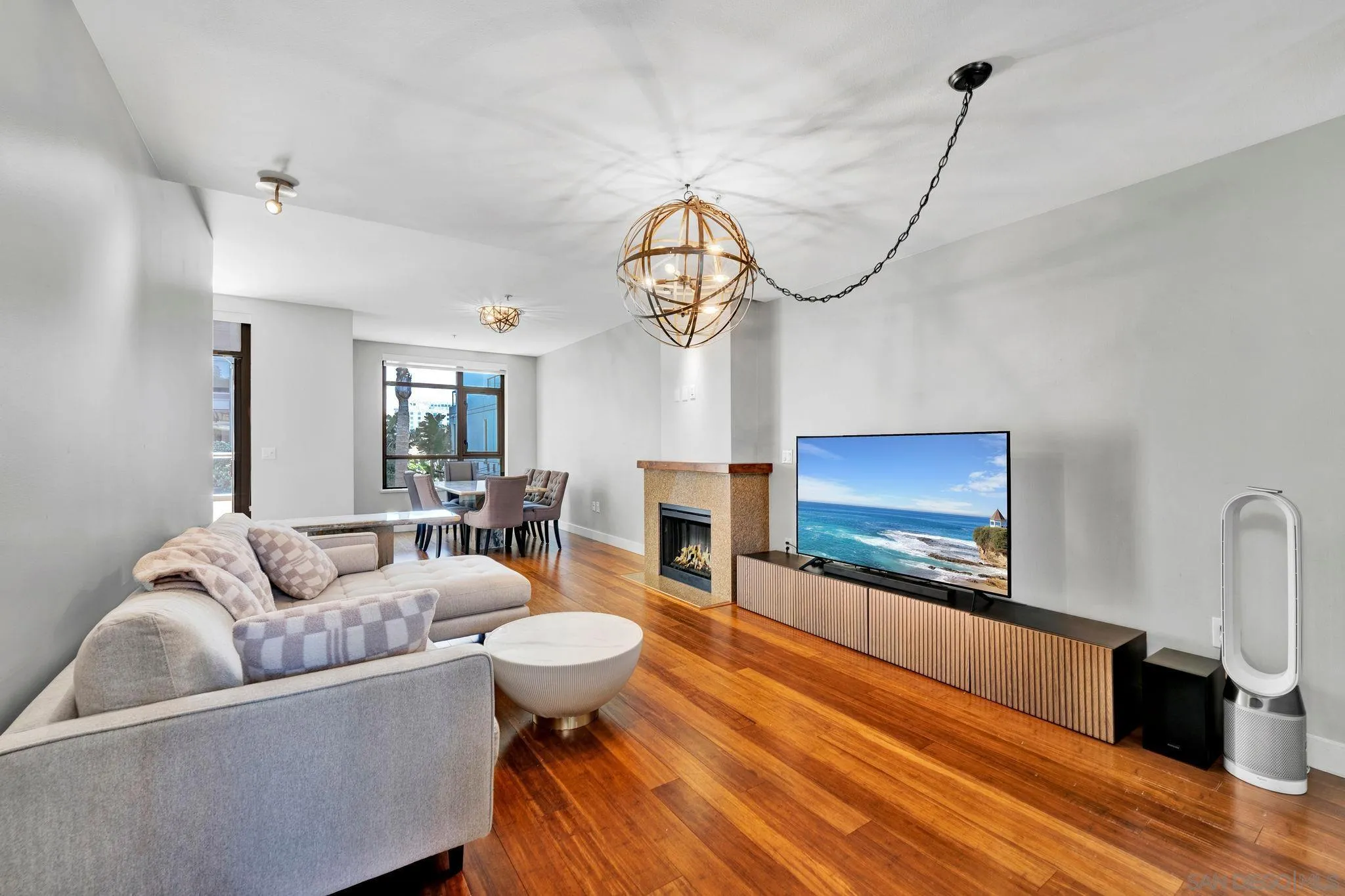 https://cdn.realtyfeed.com/cdn/127/250038343/b0db96d6d5a04f9449ed948bd54fd92b.webp