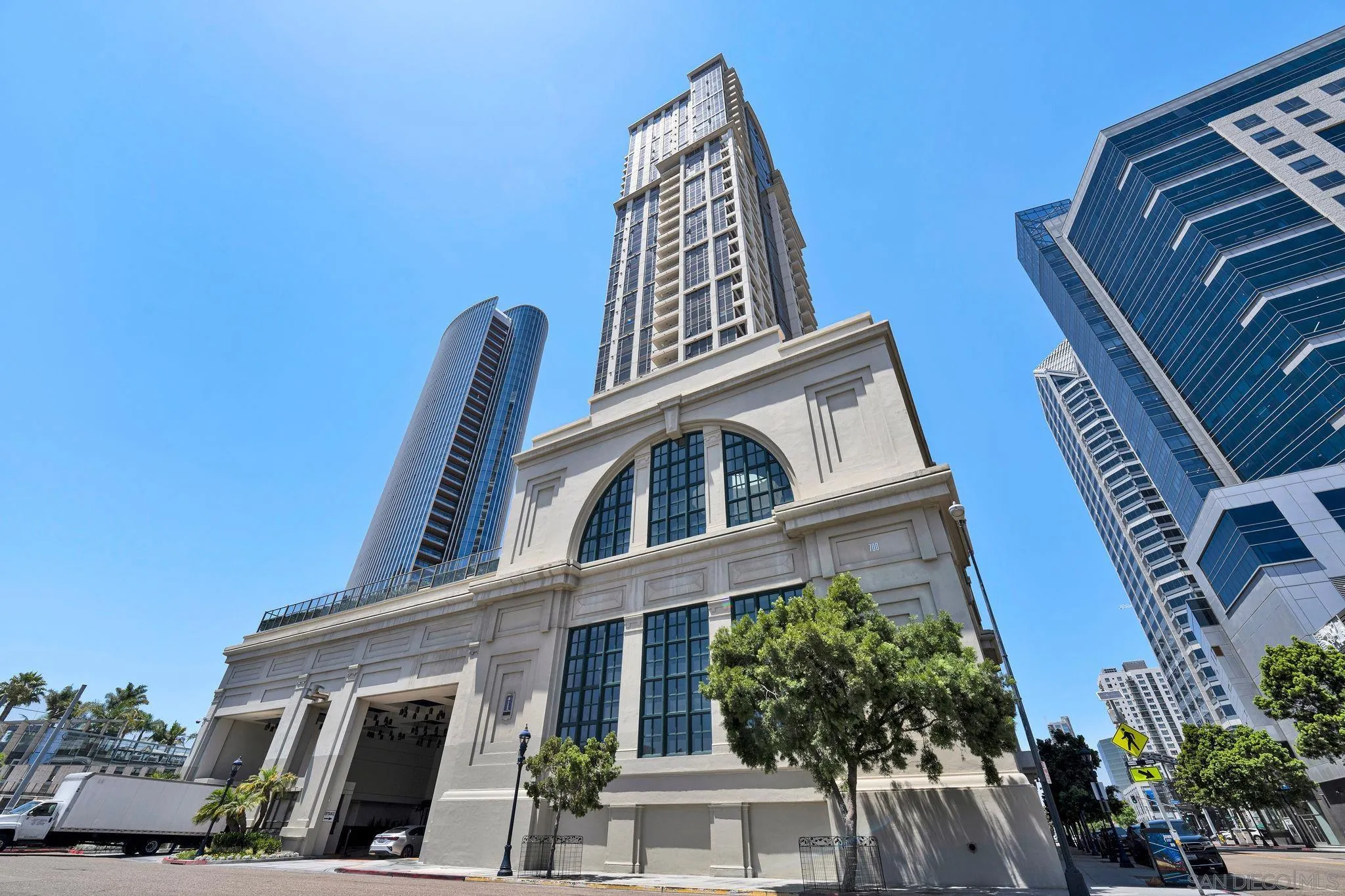 https://cdn.realtyfeed.com/cdn/127/250038343/e49ce09ea5928abb80706cf744b4f16f.webp