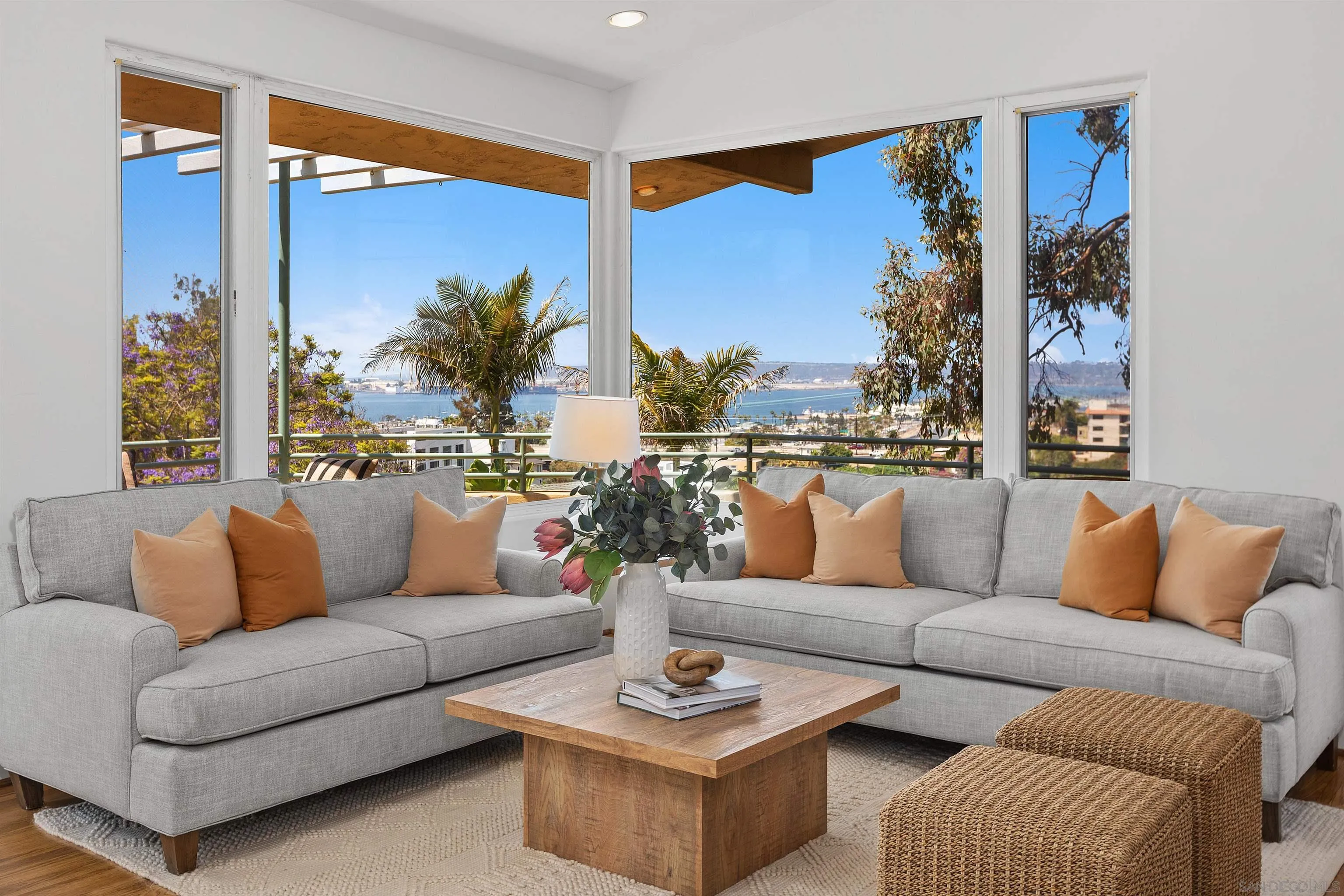 https://cdn.realtyfeed.com/cdn/127/250038344/3f9bf694a09f647aa02ddc801b189932.webp