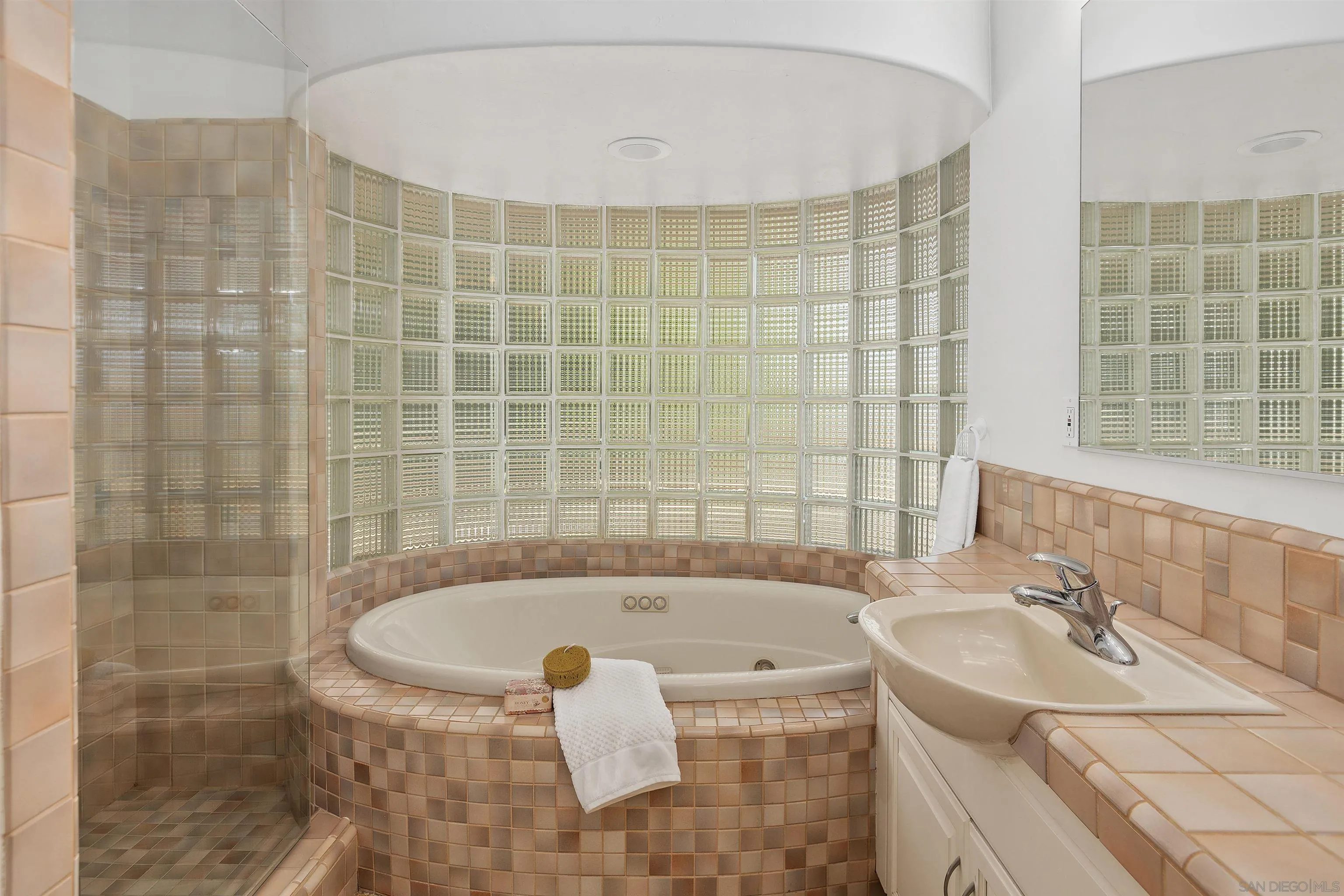 https://cdn.realtyfeed.com/cdn/127/250038344/4af23a7893156054bb89dc7063d36233.webp