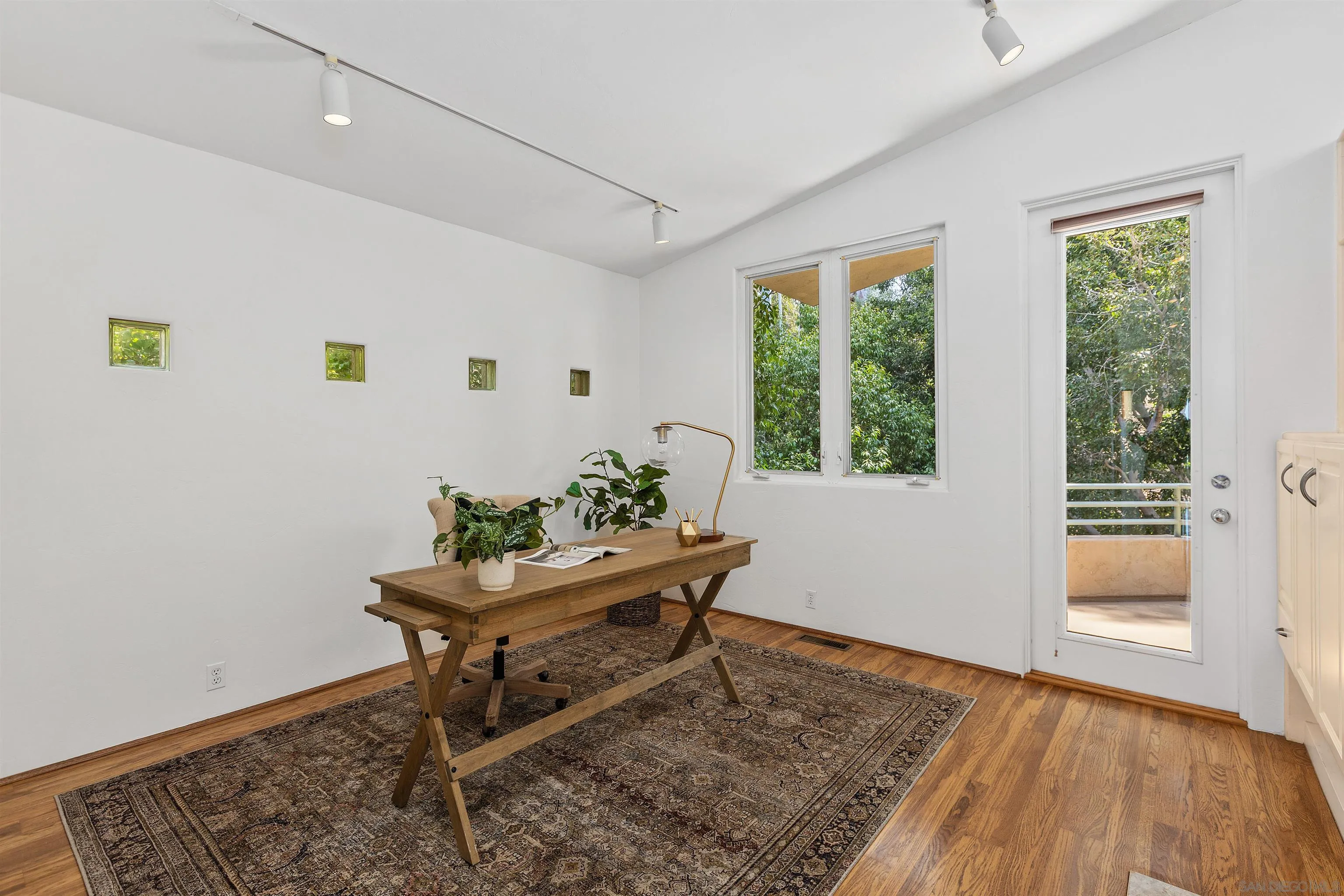 https://cdn.realtyfeed.com/cdn/127/250038344/57e8f25b4f05d7b528f659c771db6387.webp