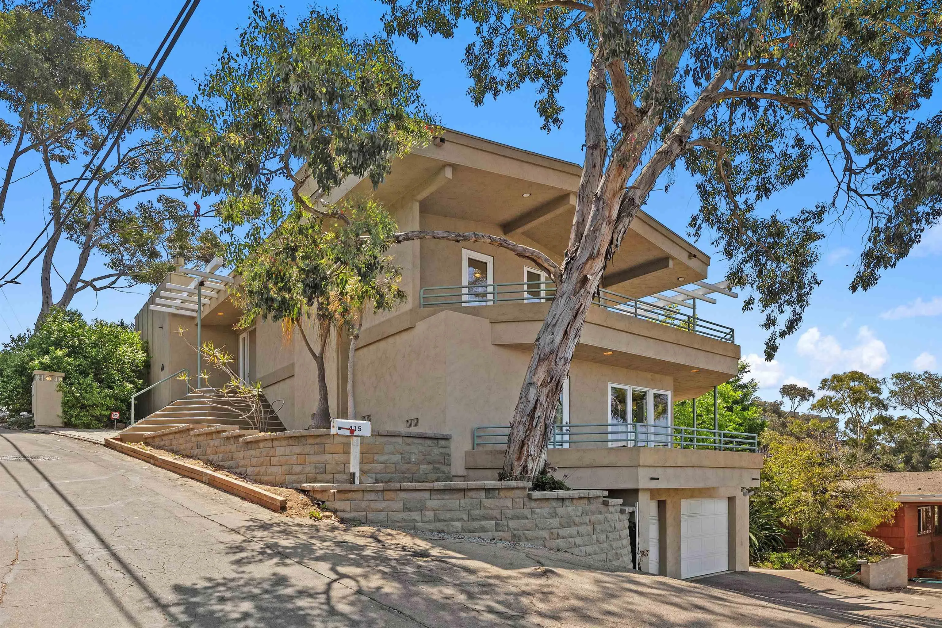https://cdn.realtyfeed.com/cdn/127/250038344/c4540a4aee35651f6c301189443eac3f.webp
