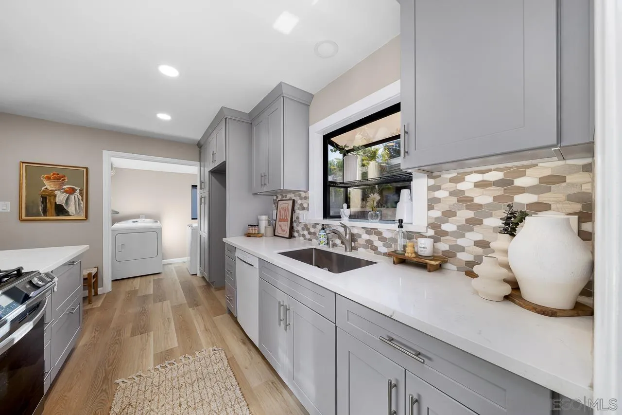 https://cdn.realtyfeed.com/cdn/127/250038348/d9e4ae97aed9f033b6f3d300fa5b8a8b.webp