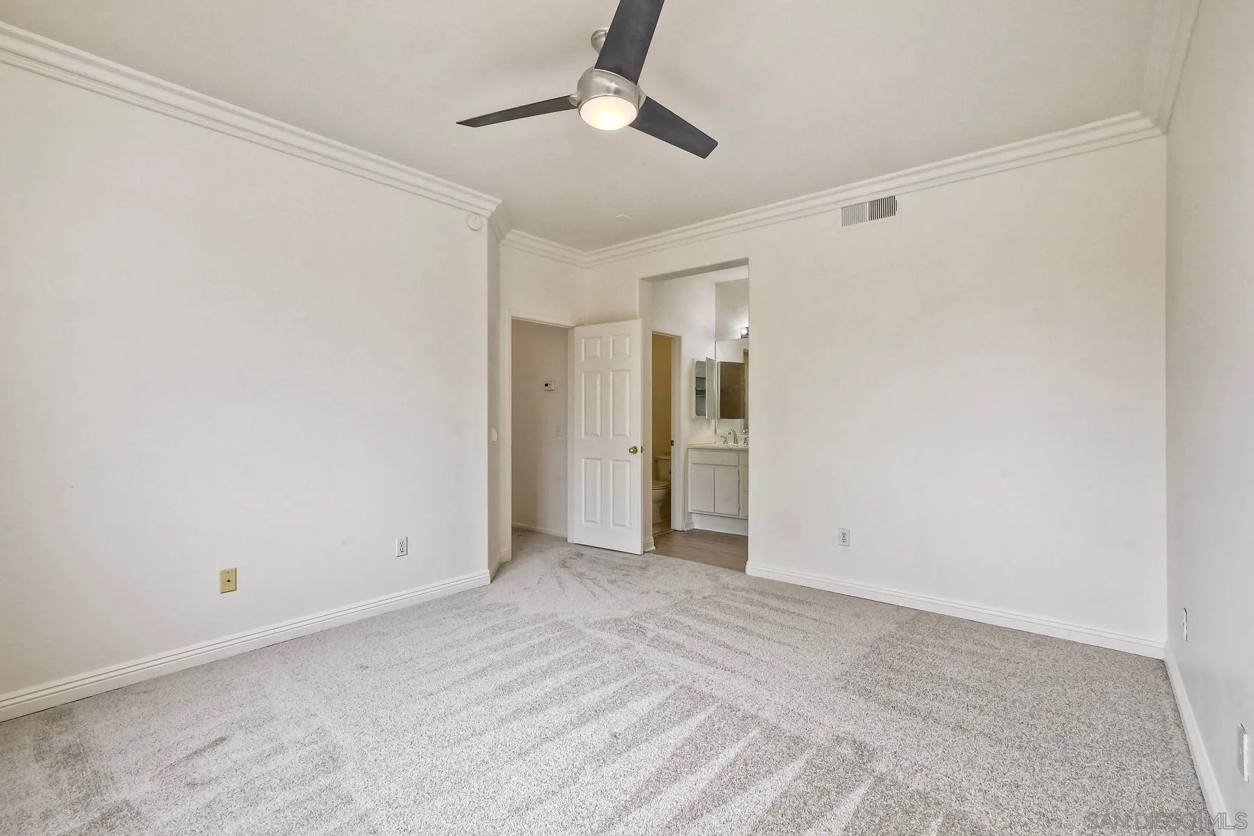 https://cdn.realtyfeed.com/cdn/127/250038350/7c51248c2423ba761446f6ebb6ea24b5.webp