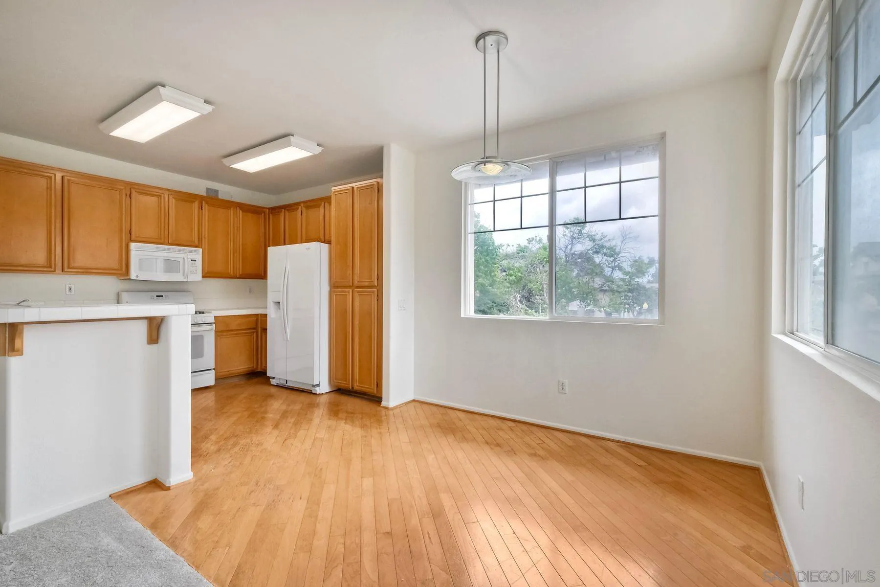 https://cdn.realtyfeed.com/cdn/127/250038350/af64eee72d51ec13b7b152bd2967dffc.webp