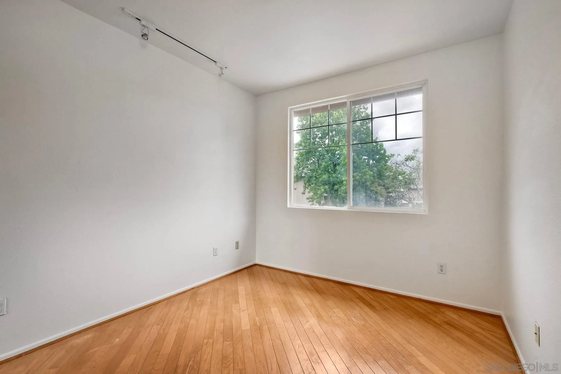 https://cdn.realtyfeed.com/cdn/127/250038350/d232a5d634462a3129f00913deeb51f4.webp