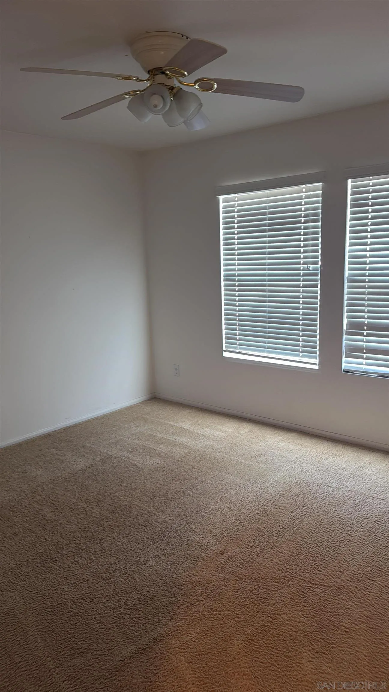 https://cdn.realtyfeed.com/cdn/127/250038351/9e74d79b9cb30e9b86f5d89d8afa0cd2.webp