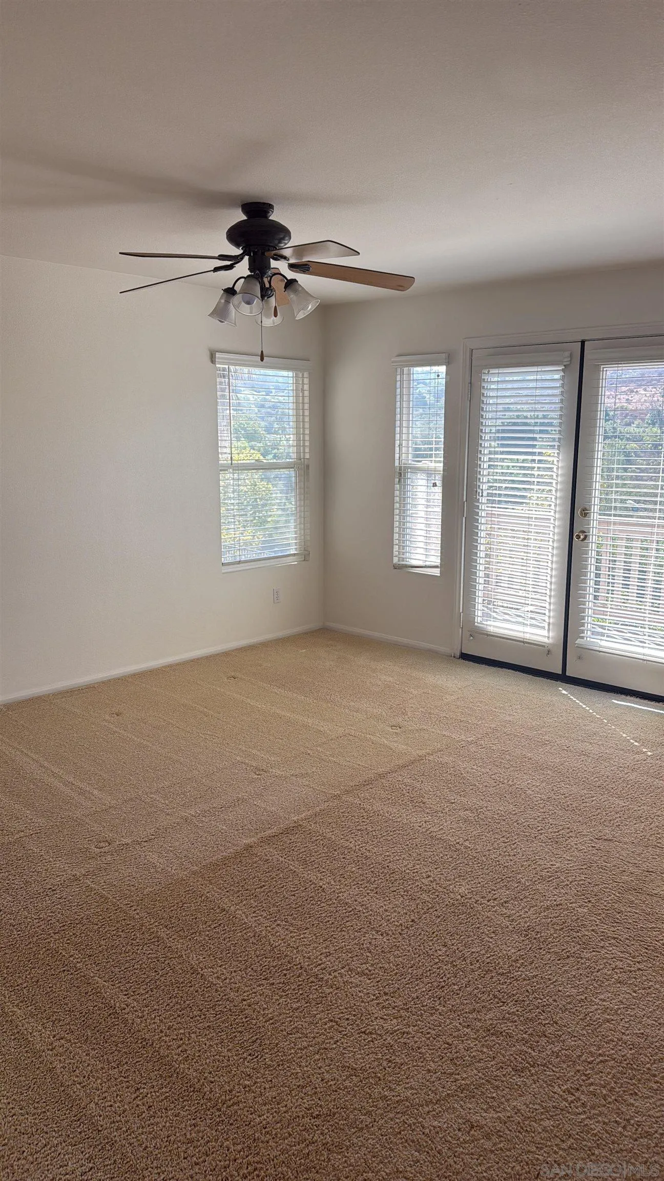 https://cdn.realtyfeed.com/cdn/127/250038351/fca5ae7ffcada7e9d777b2746c0b0bcc.webp