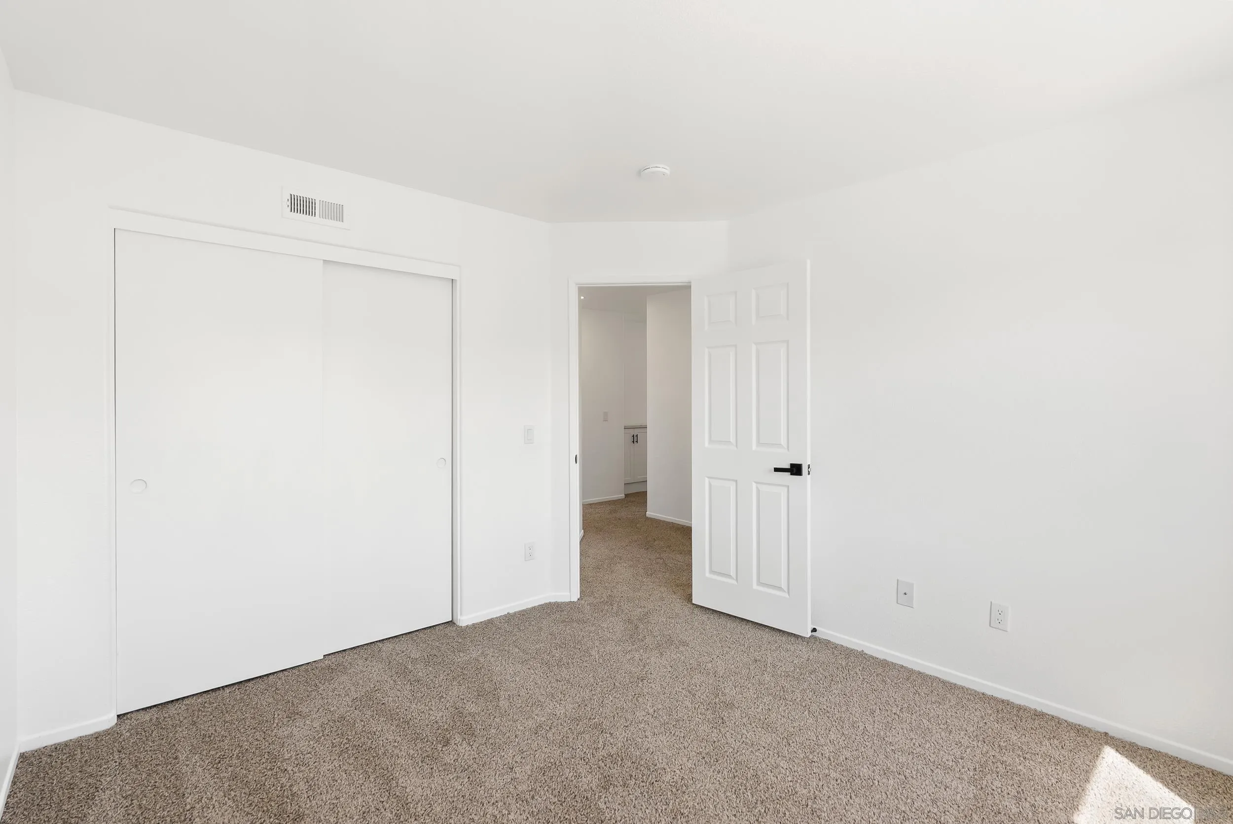 https://cdn.realtyfeed.com/cdn/127/250038352/49ab7e9def1ea1fe34c0c36b3dfd547d.webp
