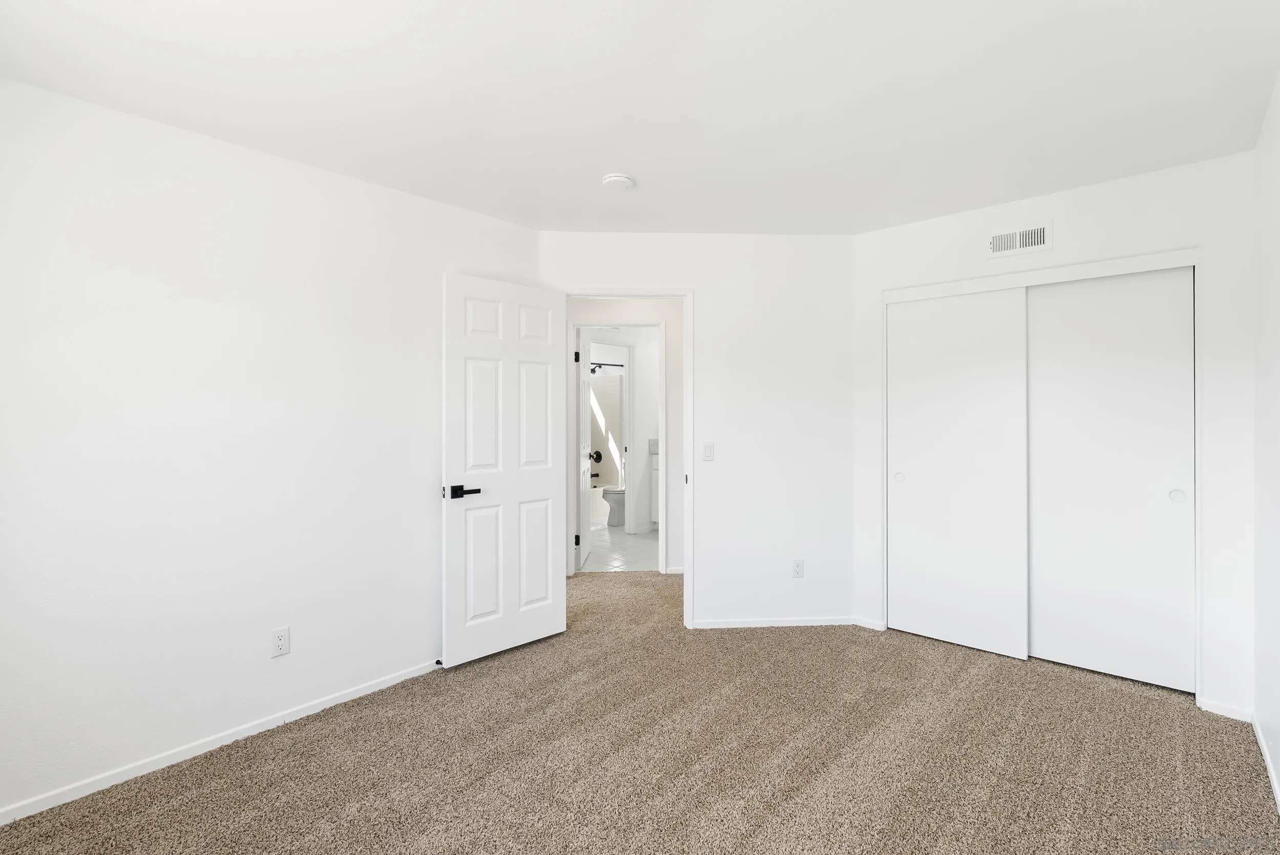 https://cdn.realtyfeed.com/cdn/127/250038352/ba24bd8b760d6c4ded4c61c669859996.webp