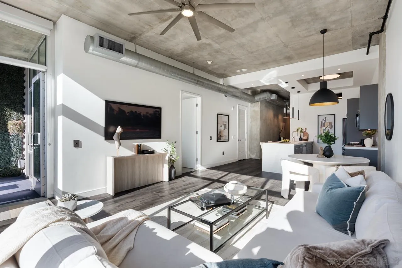 https://cdn.realtyfeed.com/cdn/127/250038366/c8b303668a90cc2da43266a81acd13b4.webp