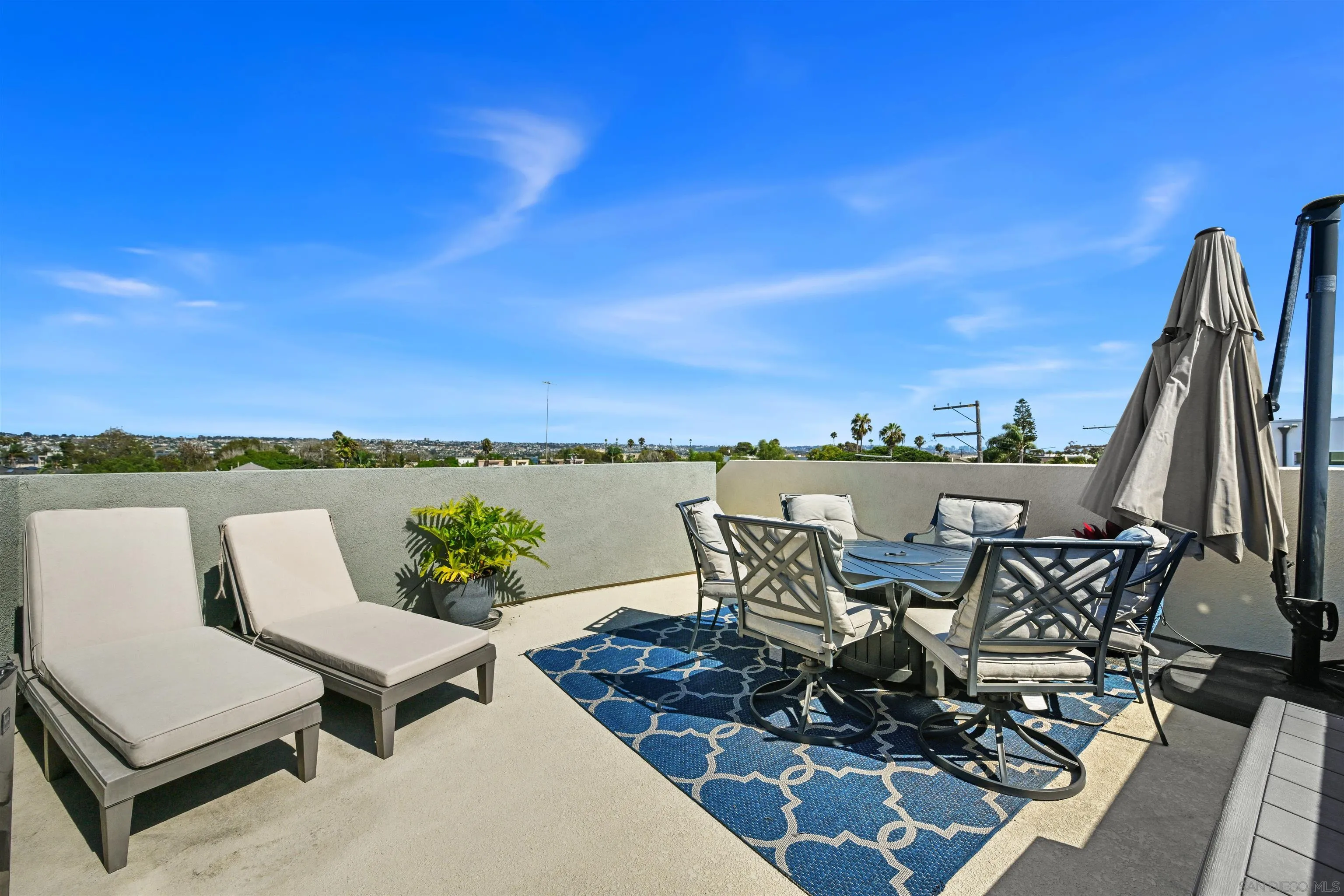https://cdn.realtyfeed.com/cdn/127/250038374/9471f9138d7654331e0d03249a205c44.webp