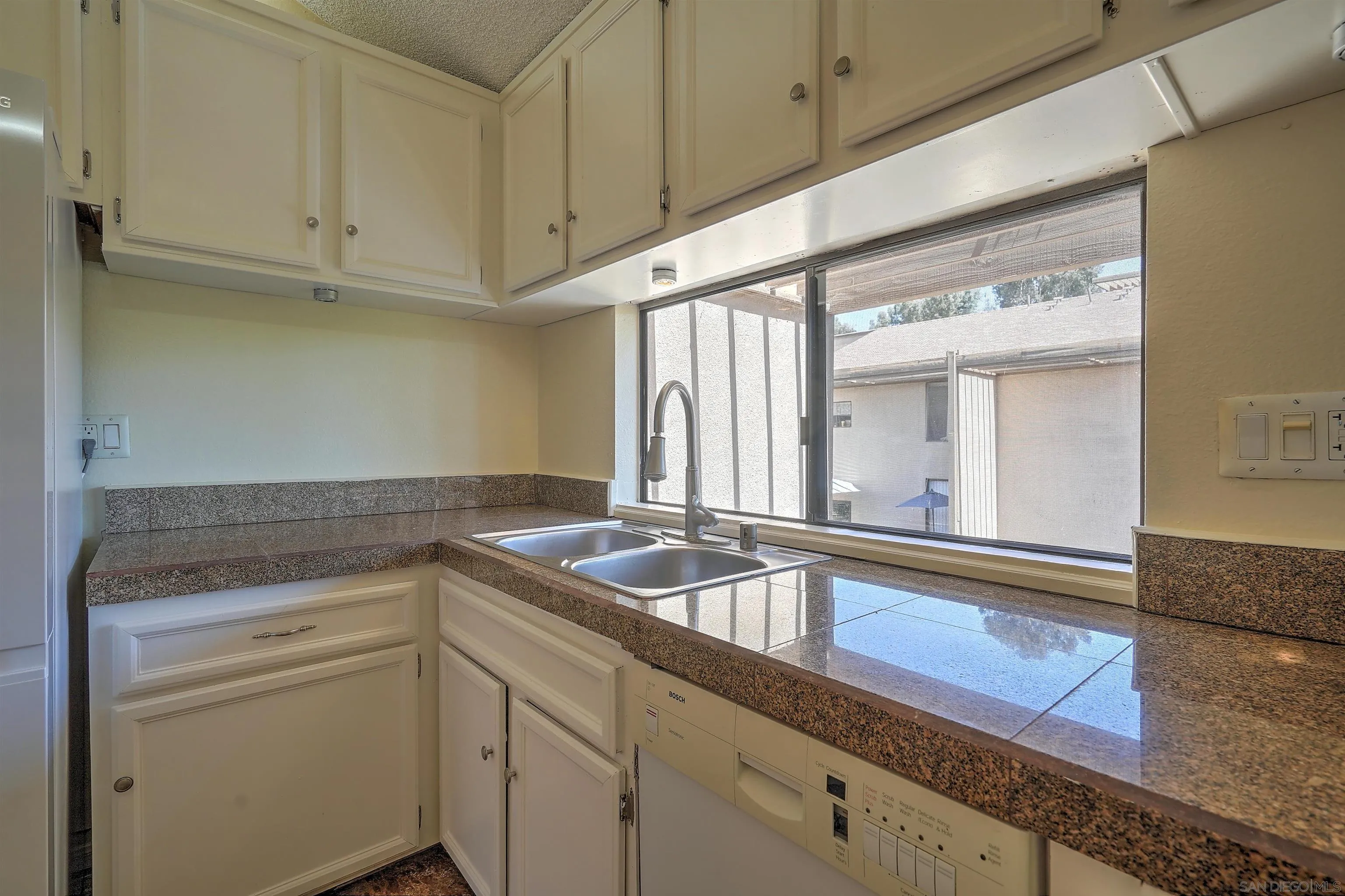 https://cdn.realtyfeed.com/cdn/127/250038382/c21e131c6c273077778859e9c37677b8.webp