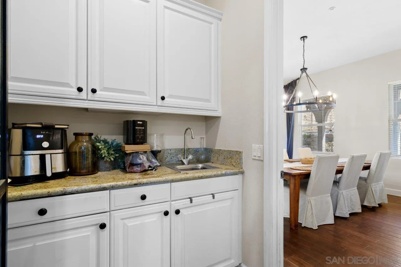 https://cdn.realtyfeed.com/cdn/127/250038387/4bd9521d8b87a9d5c3bfde7e9c39aff0.webp