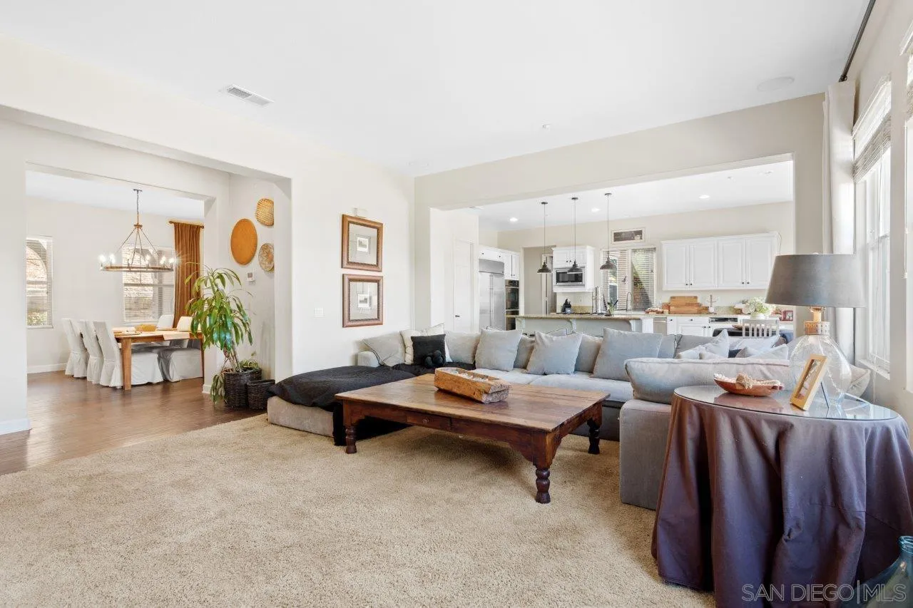 https://cdn.realtyfeed.com/cdn/127/250038387/4fa6a16bf44d88848c1626f9f9a2009b.webp