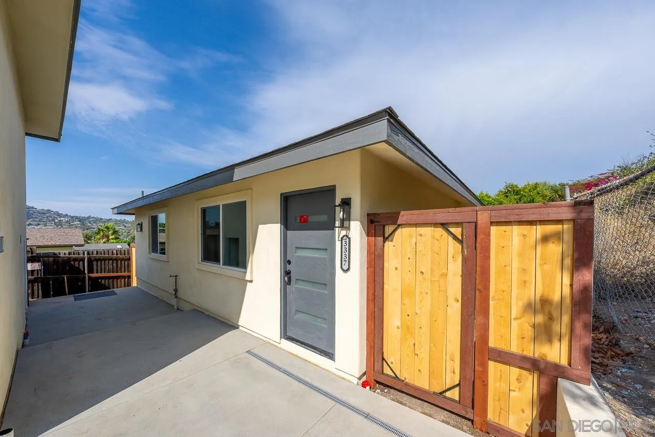 https://cdn.realtyfeed.com/cdn/127/250038393/8ff91e2daa3edc1d93f3ea6abb62ae5c.webp