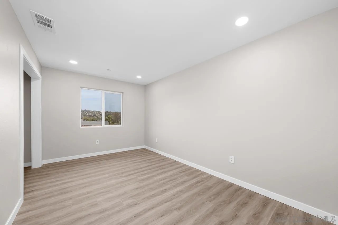 https://cdn.realtyfeed.com/cdn/127/250038393/c4d6037af2d7240695030ec7b39b9dd5.webp