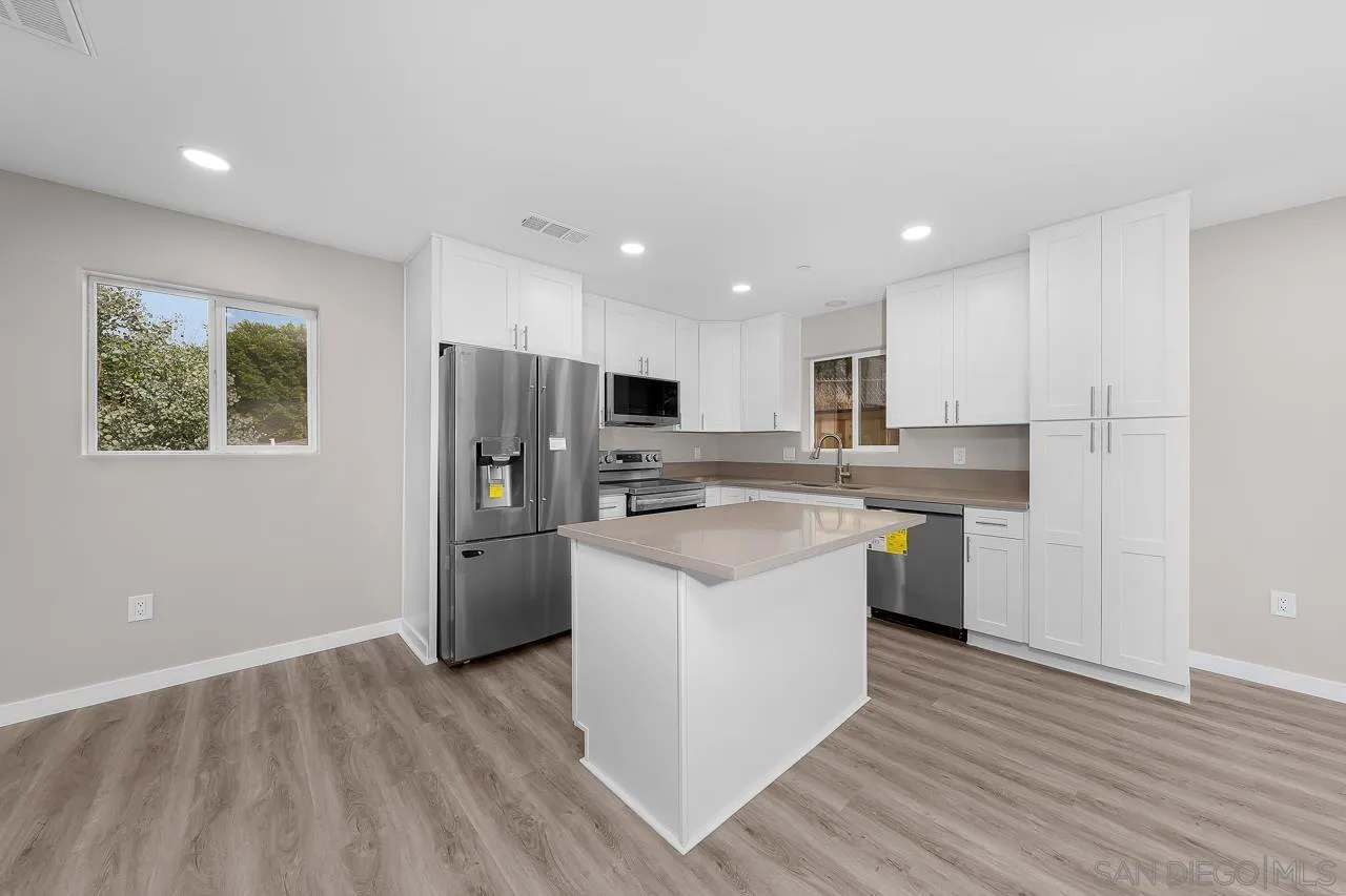 https://cdn.realtyfeed.com/cdn/127/250038393/e09d3ce95294aa607052d0e15f7a054c.webp