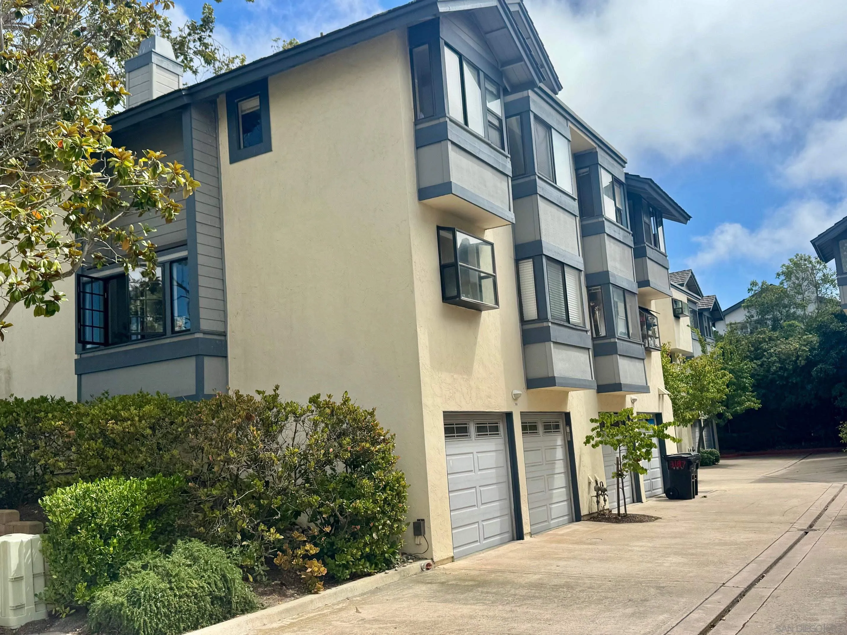 https://cdn.realtyfeed.com/cdn/127/250038409/b2c77daee55ef3b7e104a2804f4b708e.webp