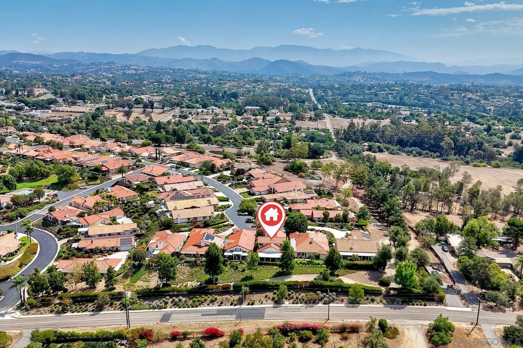 https://cdn.realtyfeed.com/cdn/127/250038416/08ac017a74a5db91a8357c81a3f0f7d9.webp