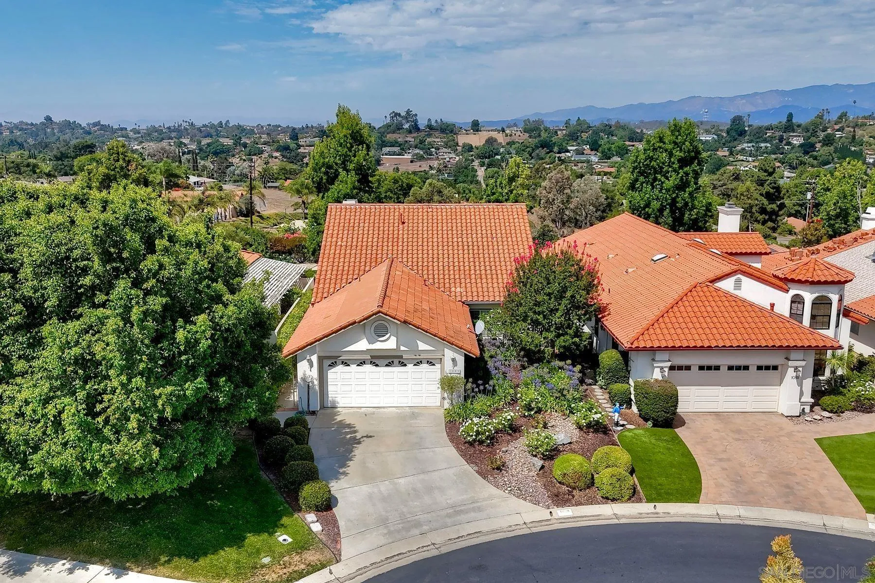 https://cdn.realtyfeed.com/cdn/127/250038416/896c97c872239243f31bdef6a88c1105.webp