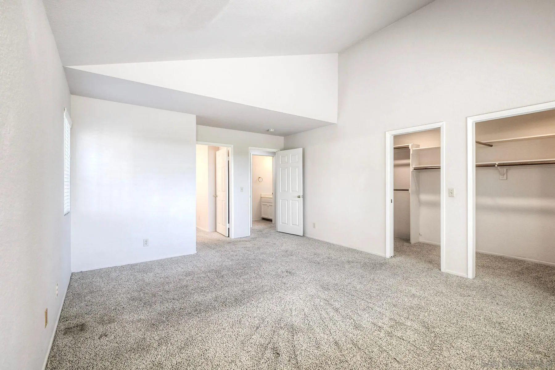https://cdn.realtyfeed.com/cdn/127/250038416/adb9e87ba6b63f69d2877843a9e62b4a.webp