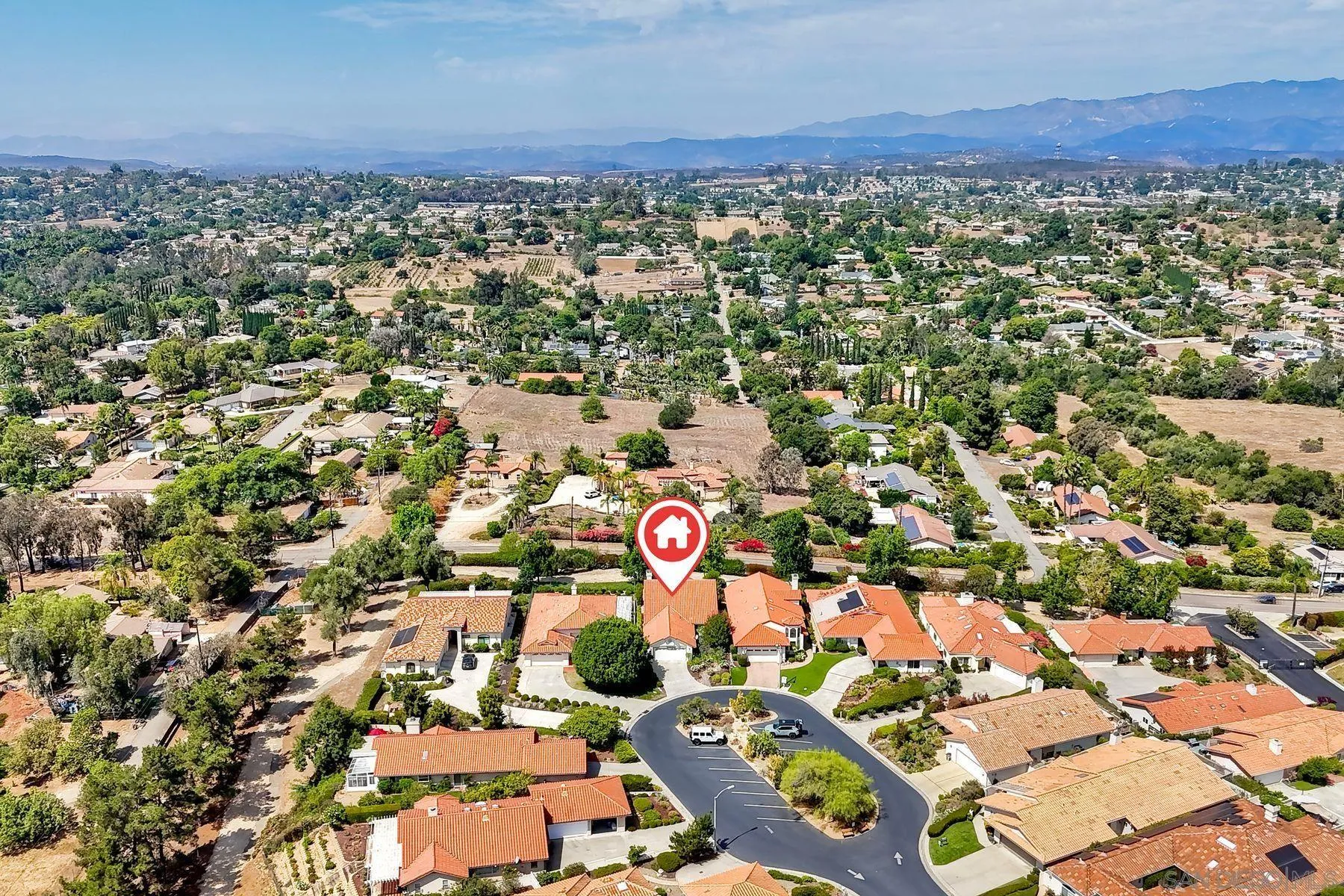 https://cdn.realtyfeed.com/cdn/127/250038416/c2cef2ccb736ec44657859849f14a58c.webp