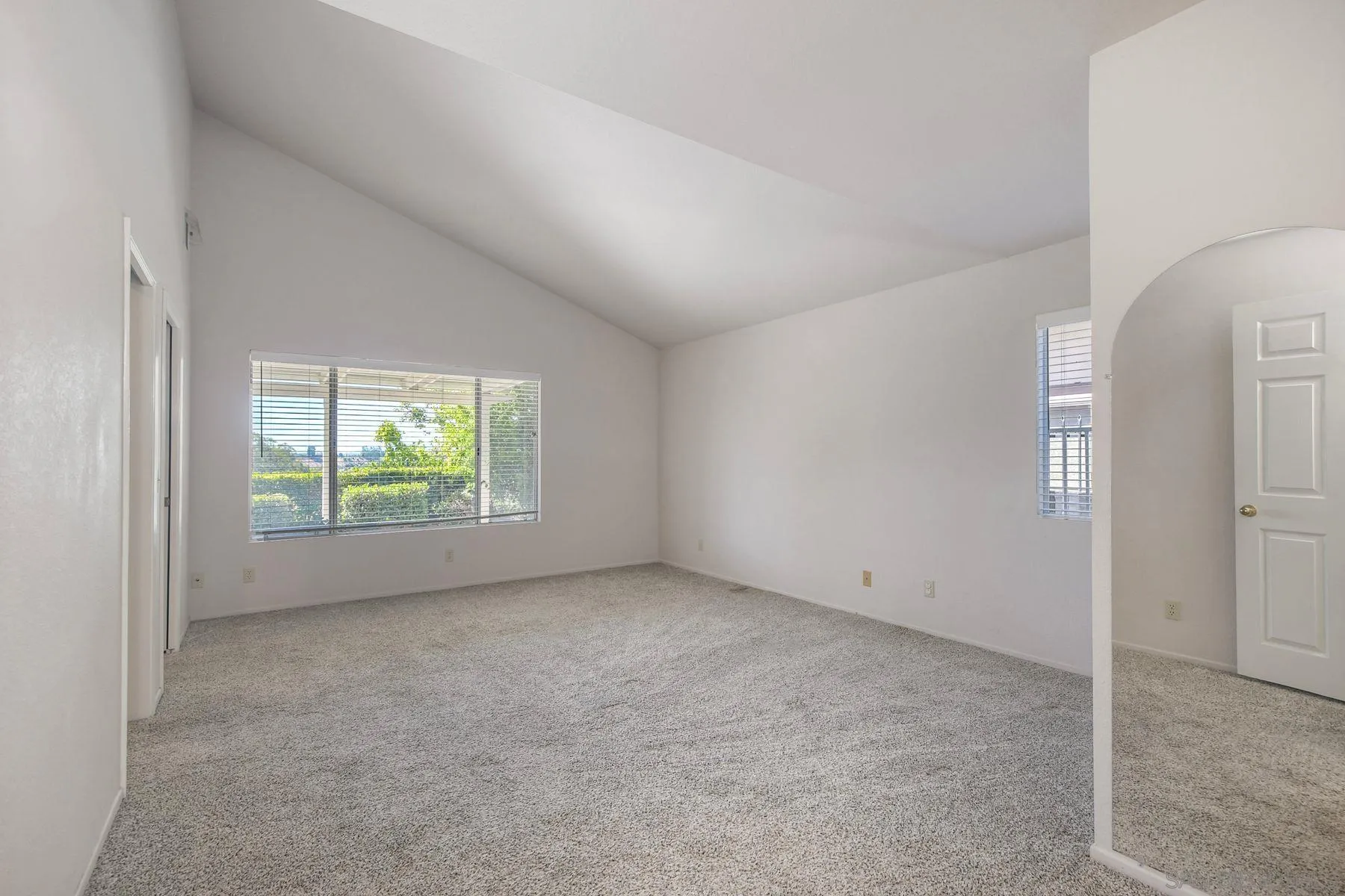 https://cdn.realtyfeed.com/cdn/127/250038416/e58cfa42435840d9b01ddce76f4f83d9.webp