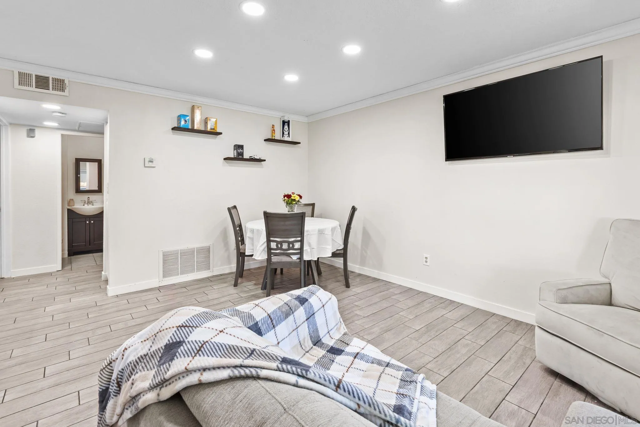 https://cdn.realtyfeed.com/cdn/127/250038417/a19b94d70aeb5f4e5bc703f2169012f5.webp