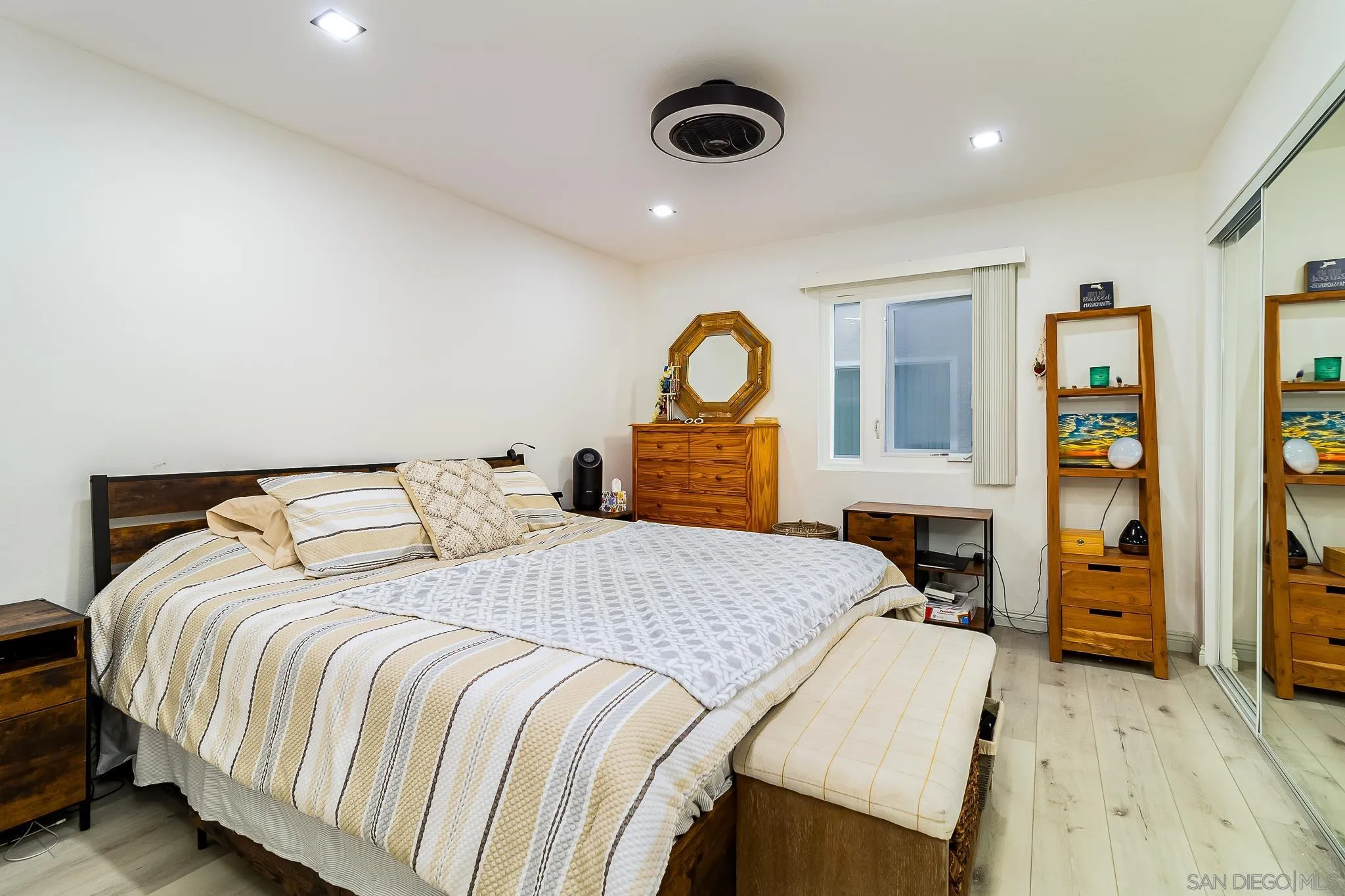 https://cdn.realtyfeed.com/cdn/127/250038420/f9329f977f30bdeefef21a98aa583ef9.webp
