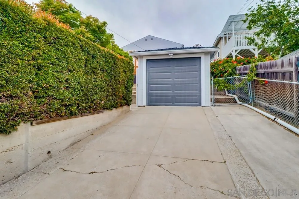 https://cdn.realtyfeed.com/cdn/127/250038423/1f85a7f8a92a9ac908f9b993f413b27b.webp