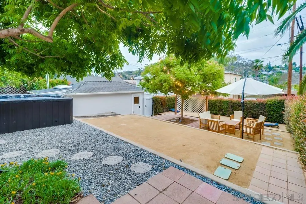 https://cdn.realtyfeed.com/cdn/127/250038423/850f35d4f12a4a1458741b47c481d48c.webp