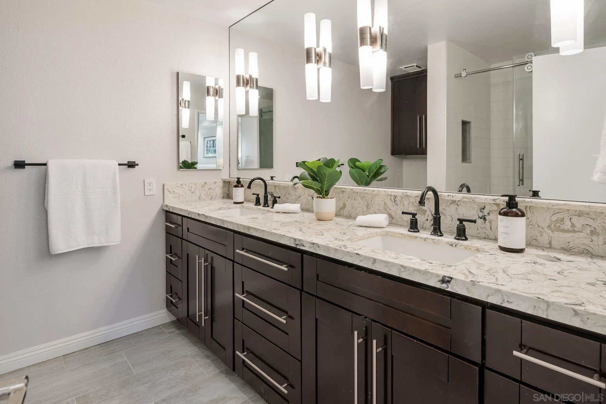 https://cdn.realtyfeed.com/cdn/127/250038424/0d8840c948d7951b444717cfdf6e010b.webp