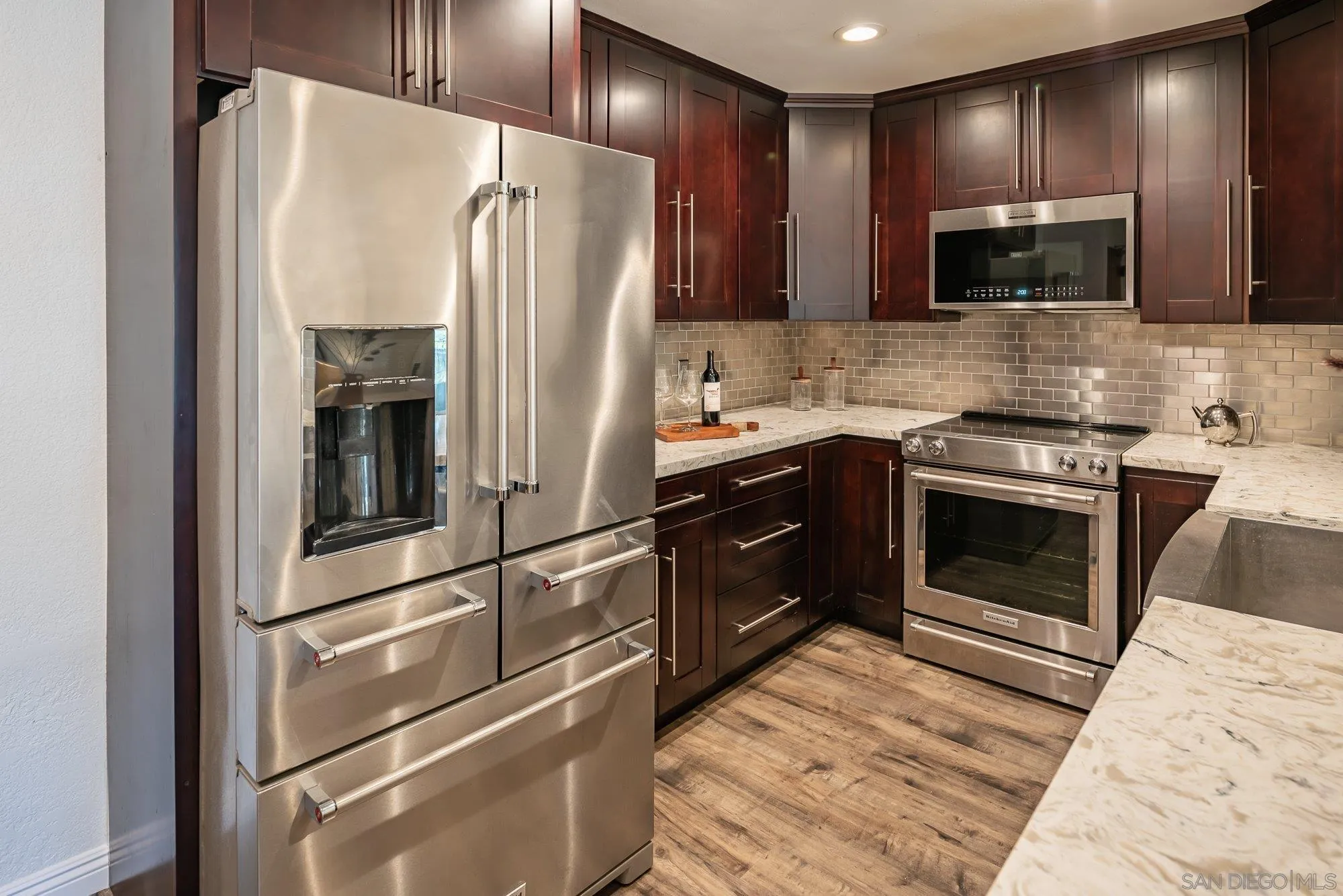 https://cdn.realtyfeed.com/cdn/127/250038424/d5f3f662fc309434963c4de7a8b12c54.webp